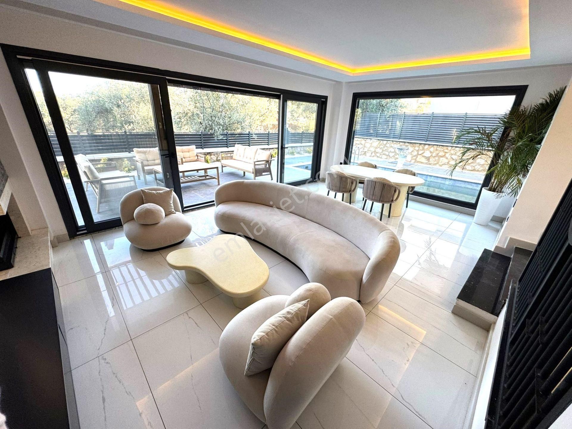 Güre'de,doğa Ve Deniz Manzaralı, Şık Tasarımlı, 5+1 Loft Villa - Görsel 10