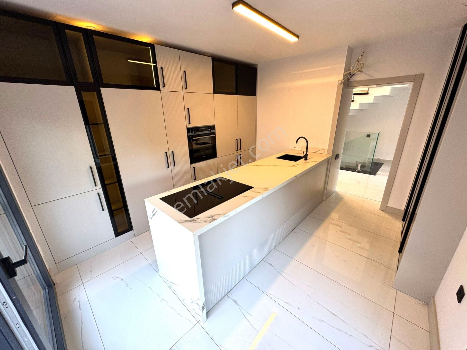 Güre'de,doğa Ve Deniz Manzaralı, Şık Tasarımlı, 5+1 Loft Villa - Görsel 18