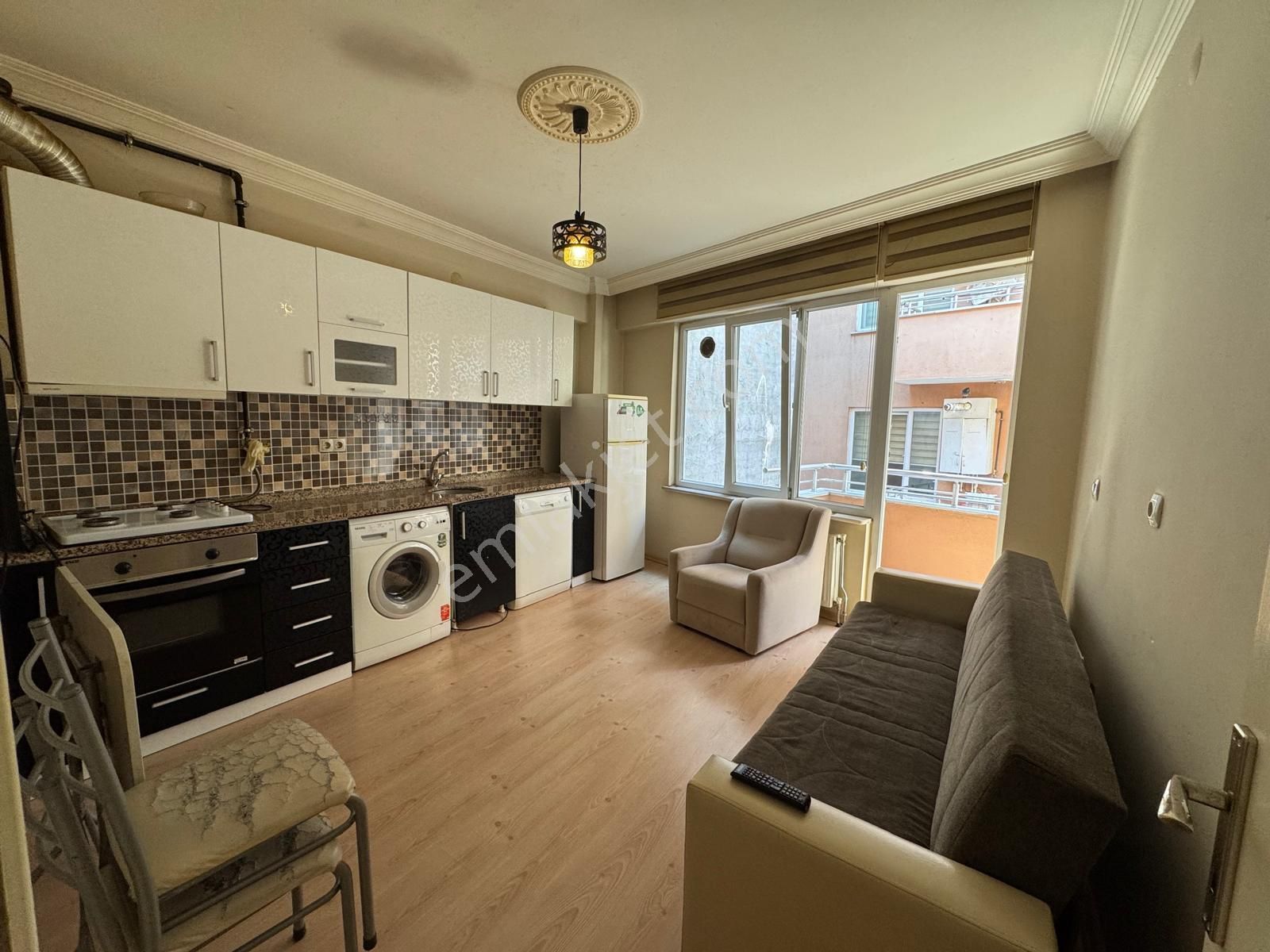 Çarşı İçerisinde Satılık Eşyalı 1+1 Daire- Yatırım Fırsatı ! Re/max Jale Kırbaş - Görsel 3