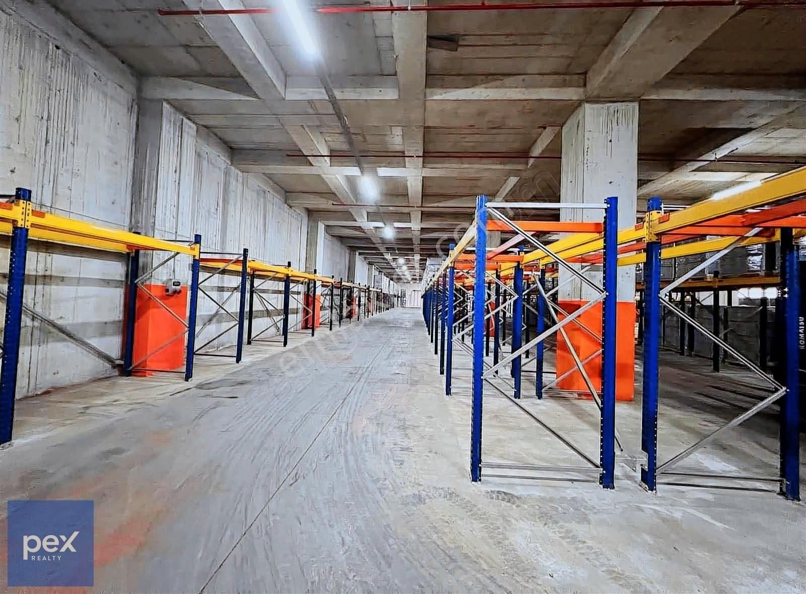 Gebzede 2.000 M2 Rampalı Tek Parça Kiralık Hazır Depo