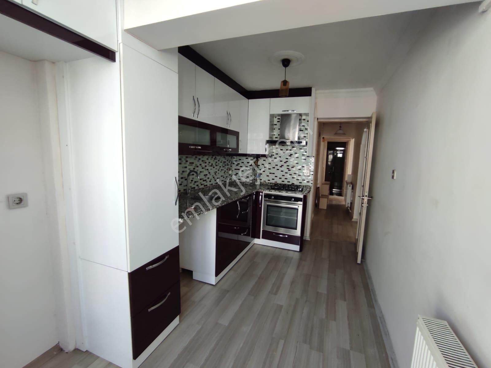 8 Eylül Caddesinde Kiralık Asansörlü 3+1 Arakat