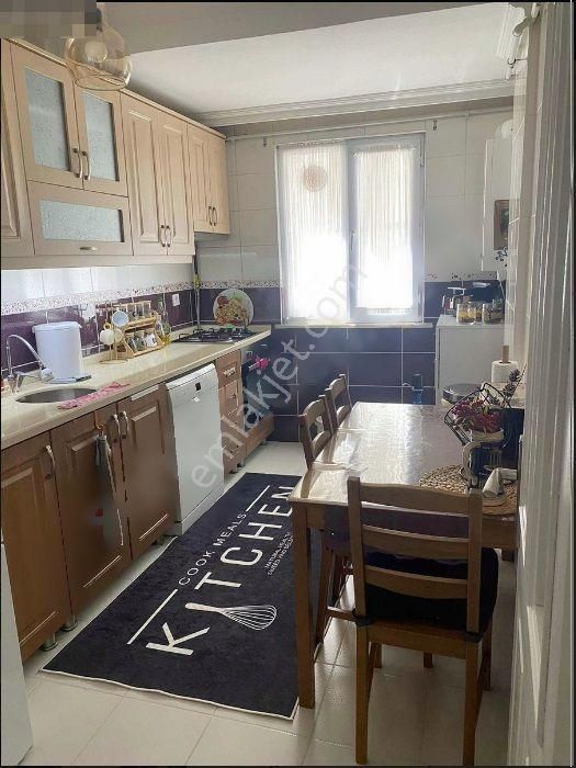 Yenibosna Çobançeşme Mh 2+1 1,kat 90m2 Daire