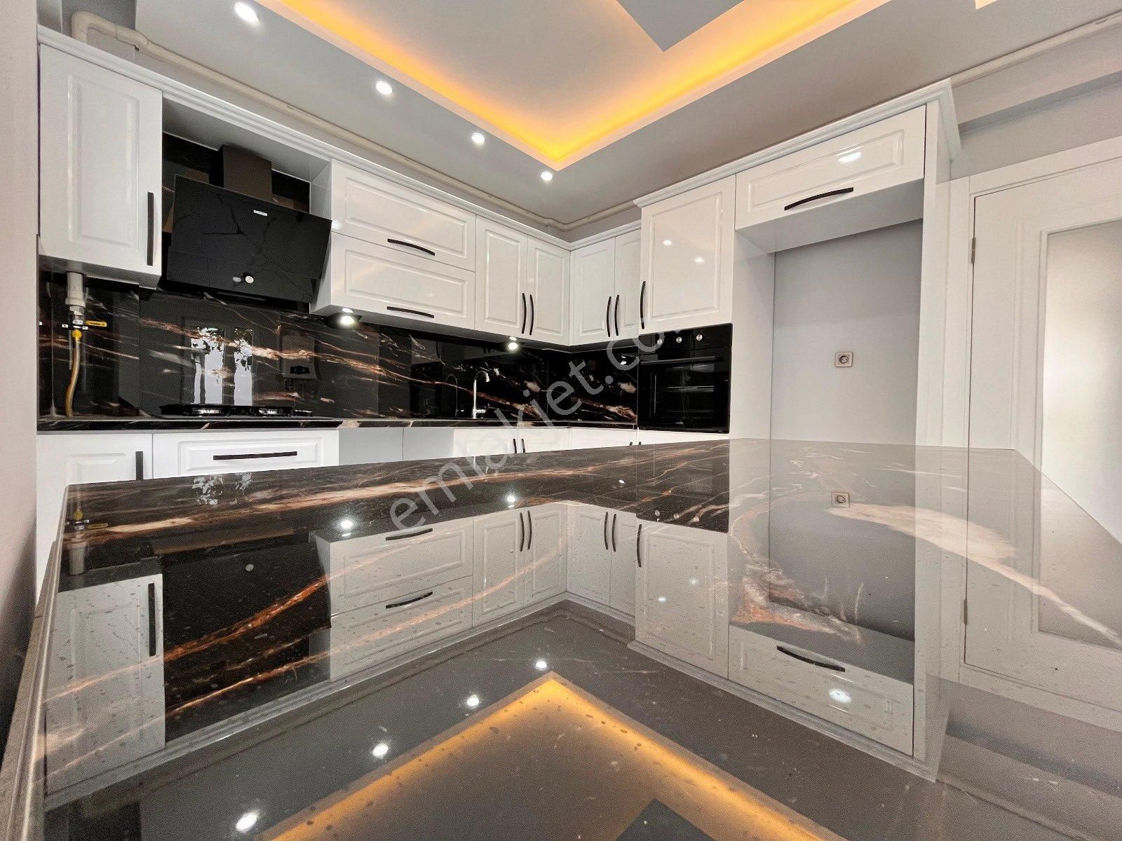 Olcaysu Emlak'tan Akçay'da Denize 300m ,6+1bahçeli Müstakil Triplex Villa