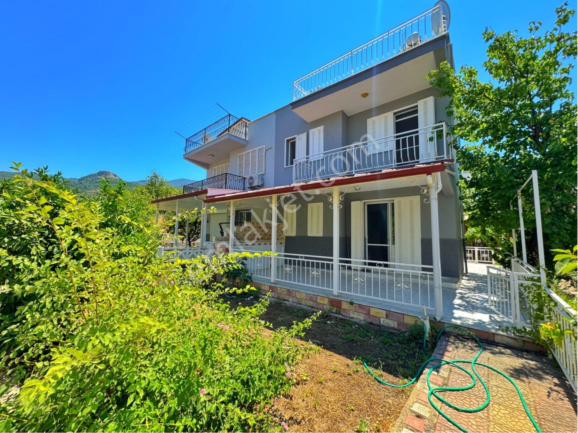 Kuşadası Güzelçamlıda 4+1 Havuzlu Sitede Fırsat Yazlık Villa