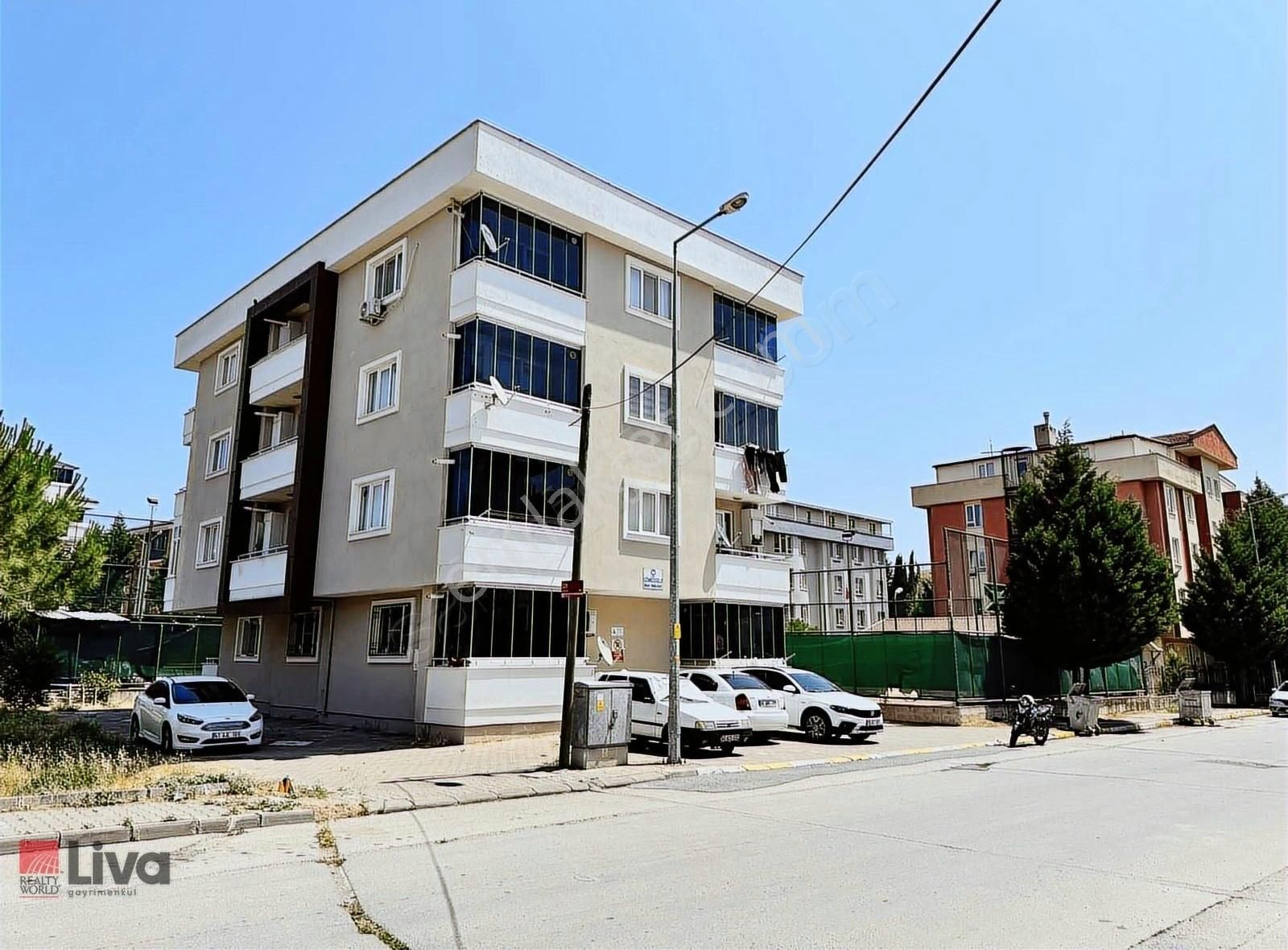 ▓liva Dan Fahri Kiraz Anadolu Lisesi Yakını Geniş Cam Balkonlu▓