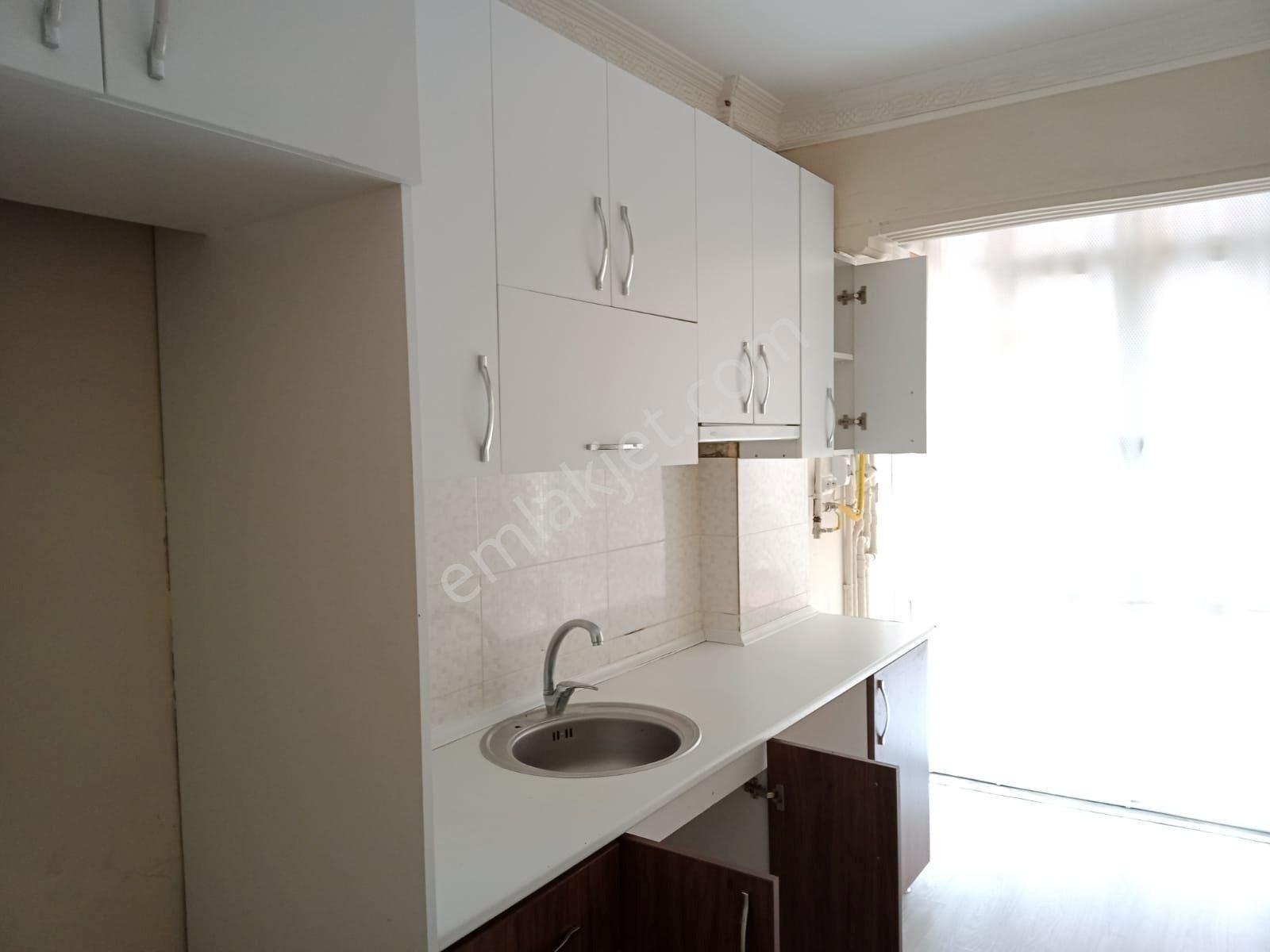 Ayşekadın Merkez'de Satılık 2 Adet 2+1 Doğalgazlı Daire