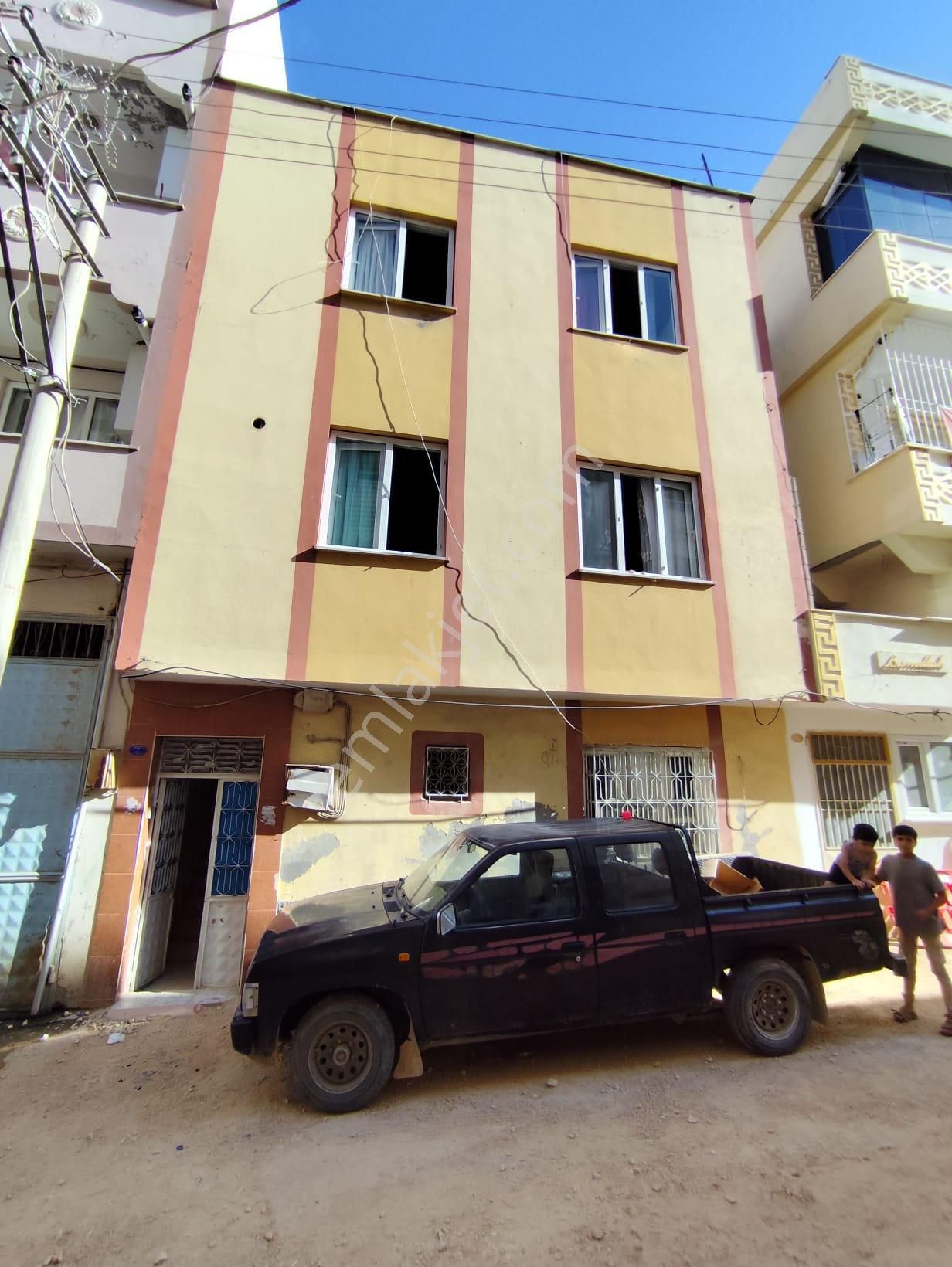 Ayyıldız Emlaktan Komple Satılık 110 M2 Üç Katlı Bina Çevre Yolu Yakını