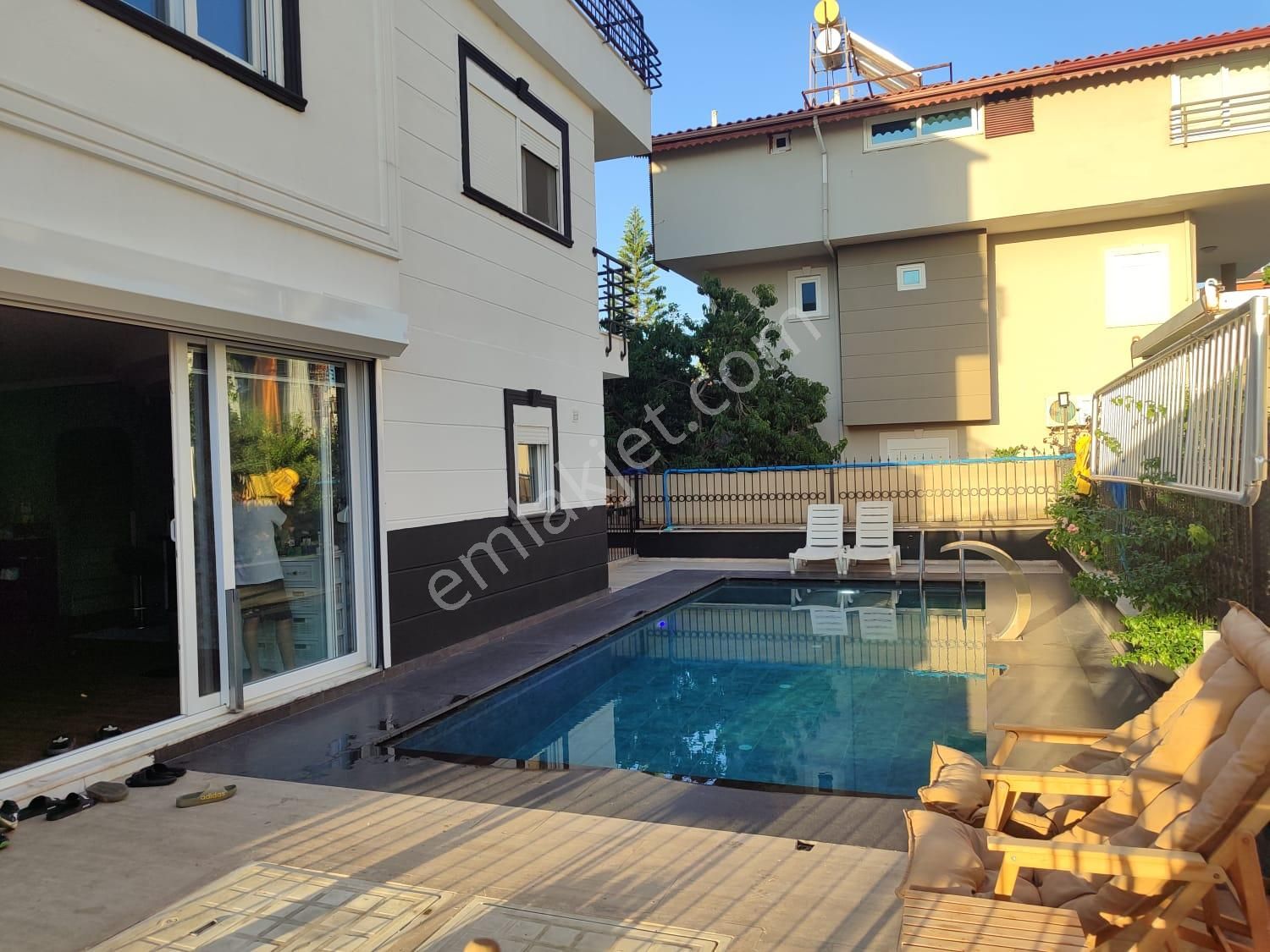 Alanya Konaklı'da Isıtmalı Havuzlu Merkezi Konum Triplex Villa