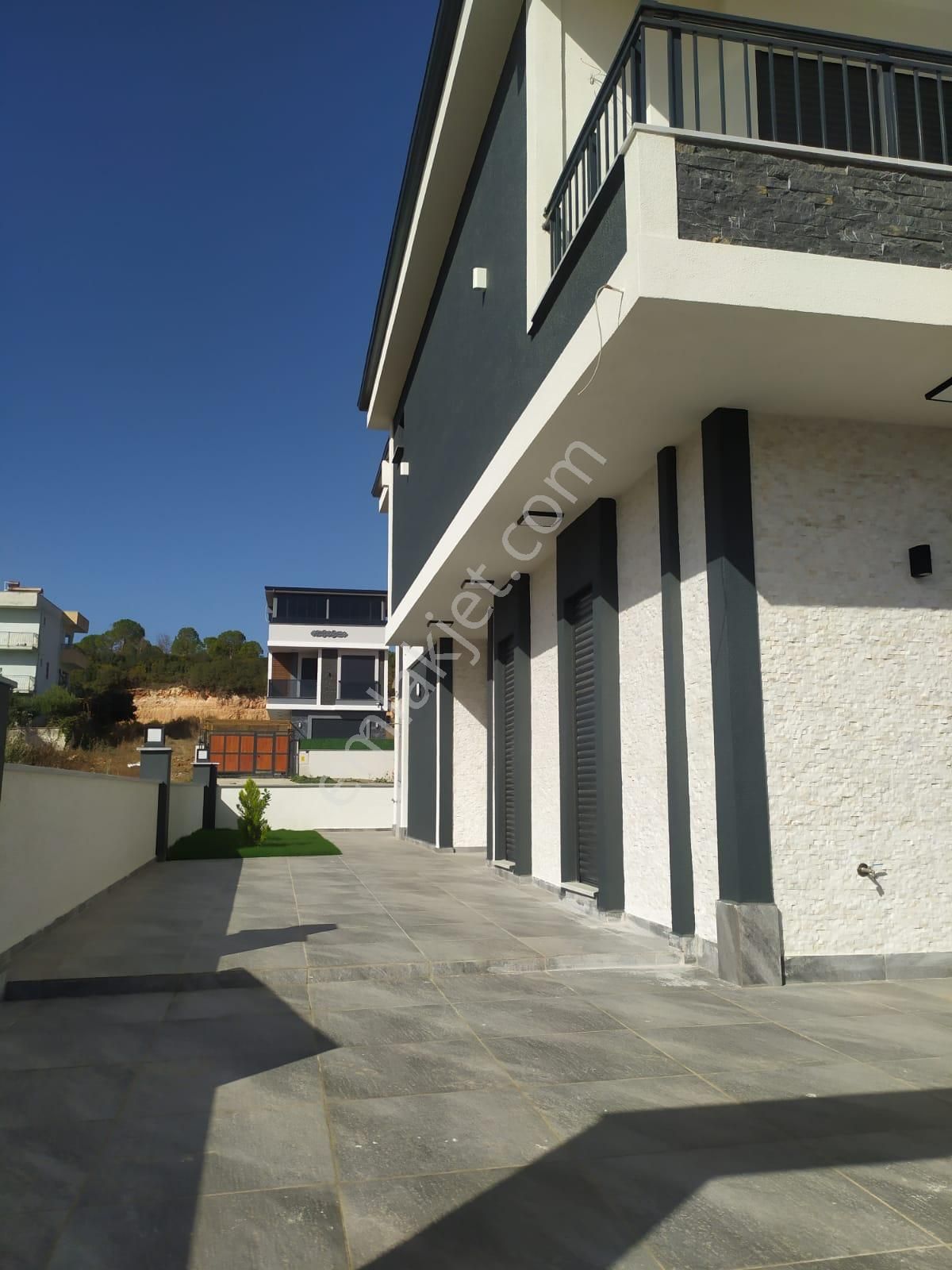 Didim Sağturda Denize 400m Mesafede 250 M2 Arsa İçinde 4+1 Ayrı Mutfak Havuzlu Villamız Satılık - Görsel 3