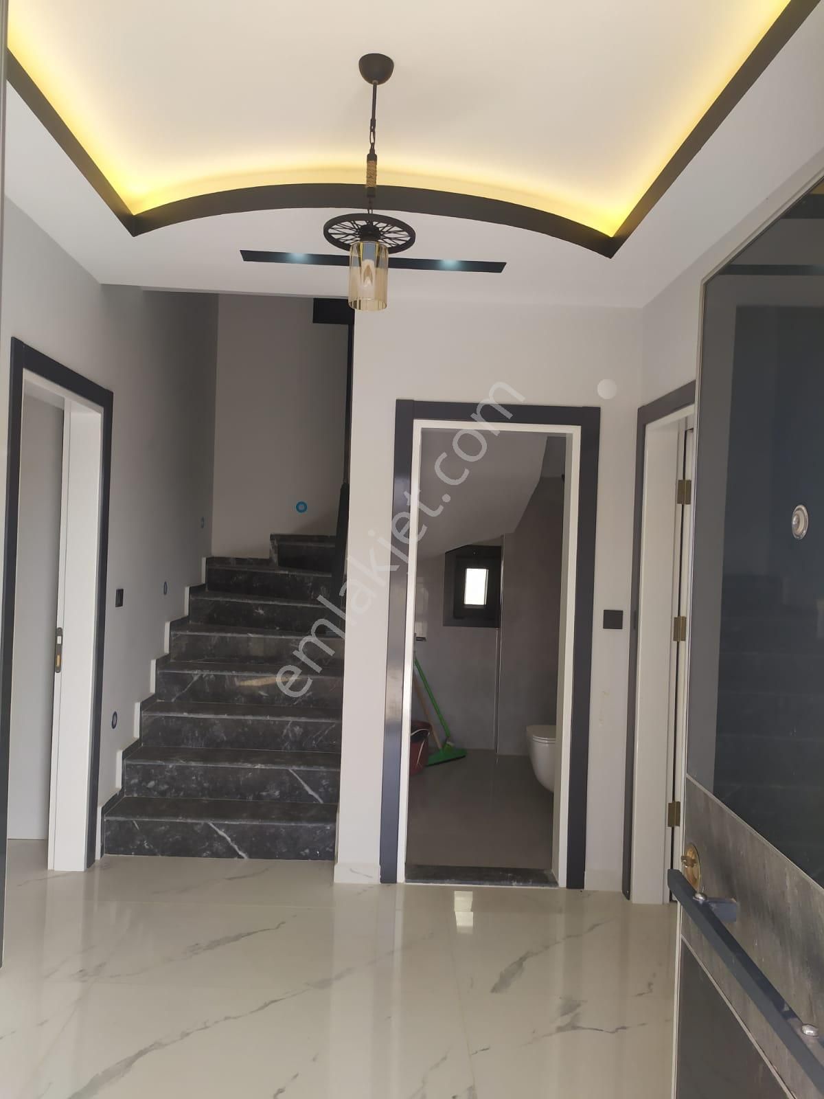 Didim Sağturda Denize 400m Mesafede 250 M2 Arsa İçinde 4+1 Ayrı Mutfak Havuzlu Villamız Satılık - Görsel 9