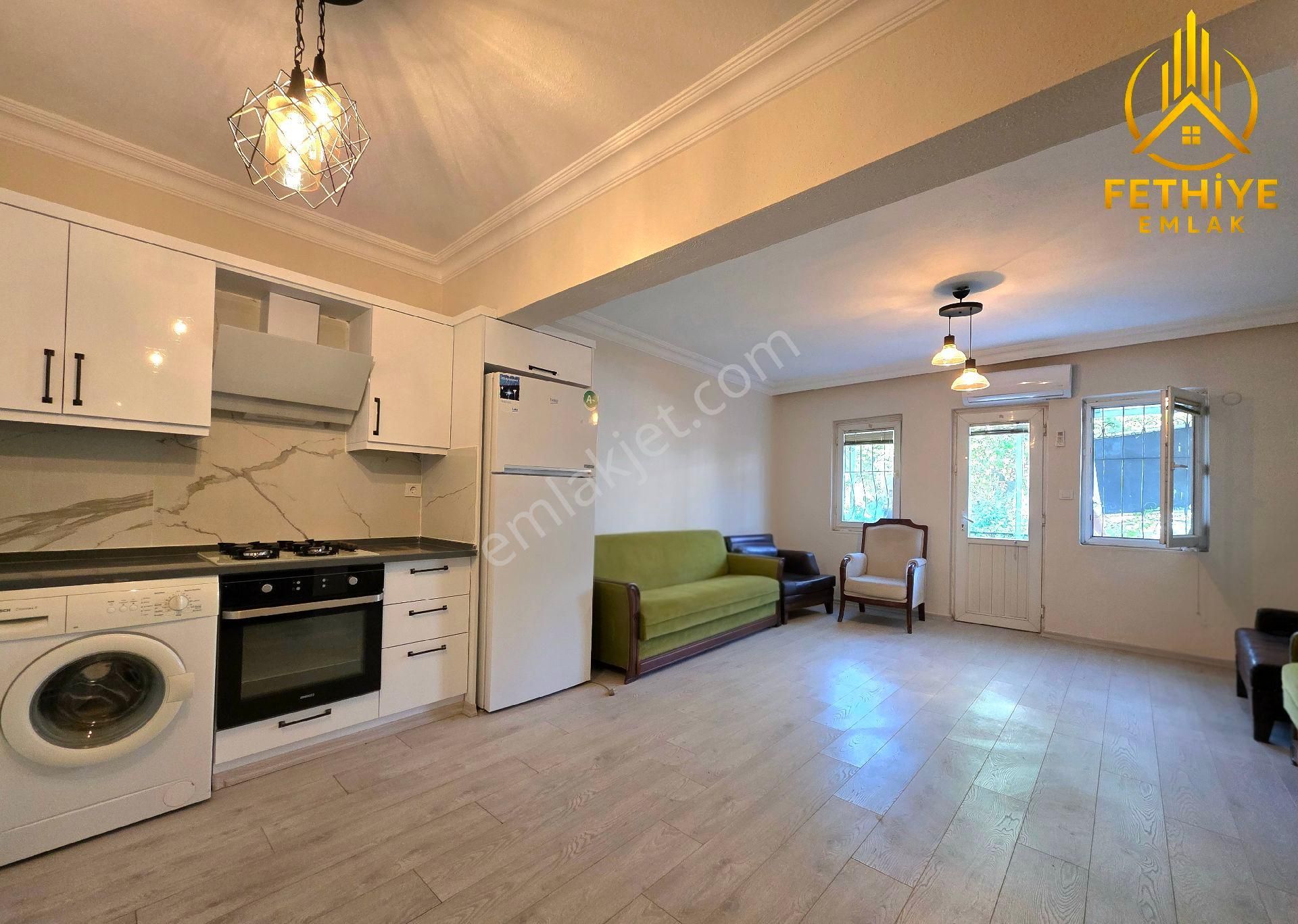 Fethiye Merkez'de Kiralık Denize 1 Dk 2+1 80m2 Eşyalı Daire