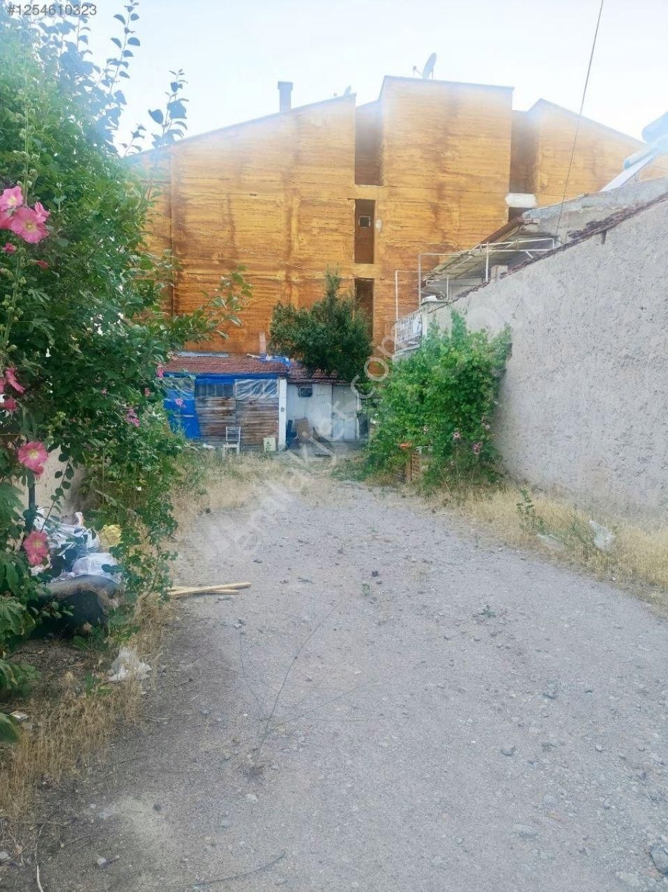 Şehitler Cami Arkasında Satılık Arsa