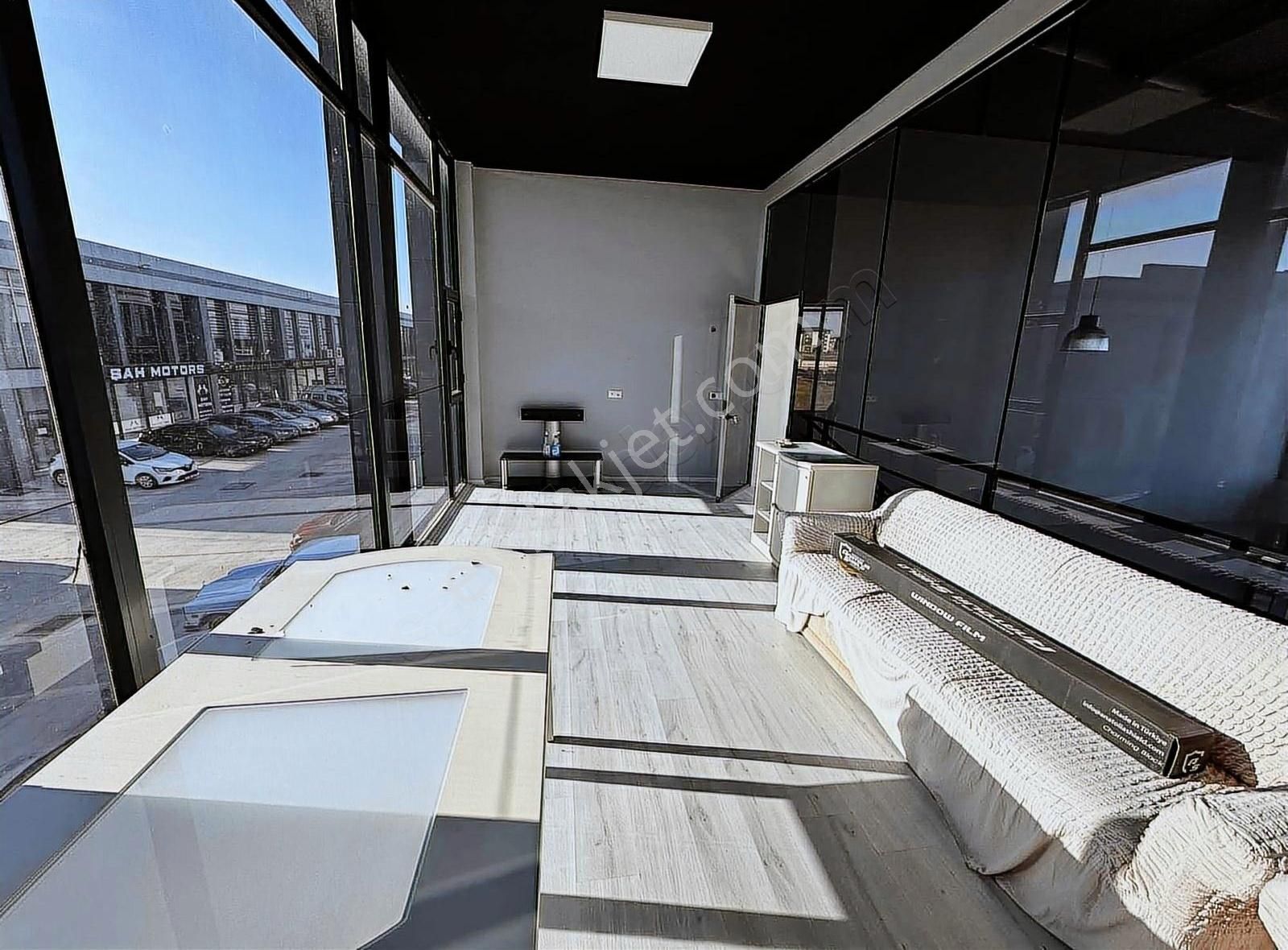 Denge Emlakdan E-5 Cephe Nazlıgül Oto Center - Görsel 5