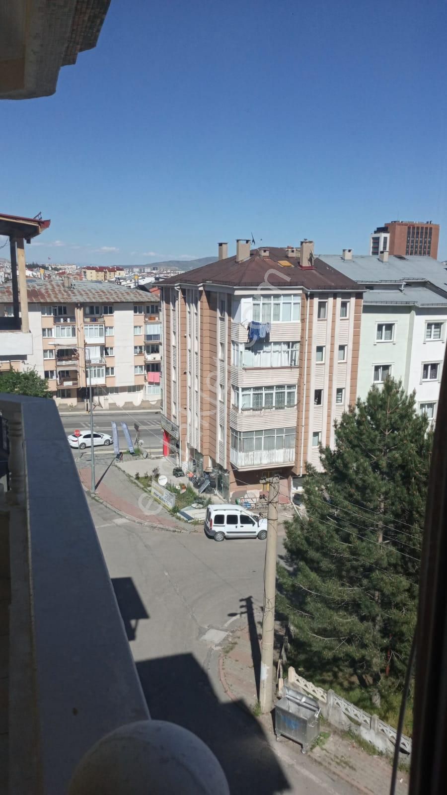 Damla Emlaktan Kümbet Mah.karayolları Karşısında Kiralık 3+1 Daire