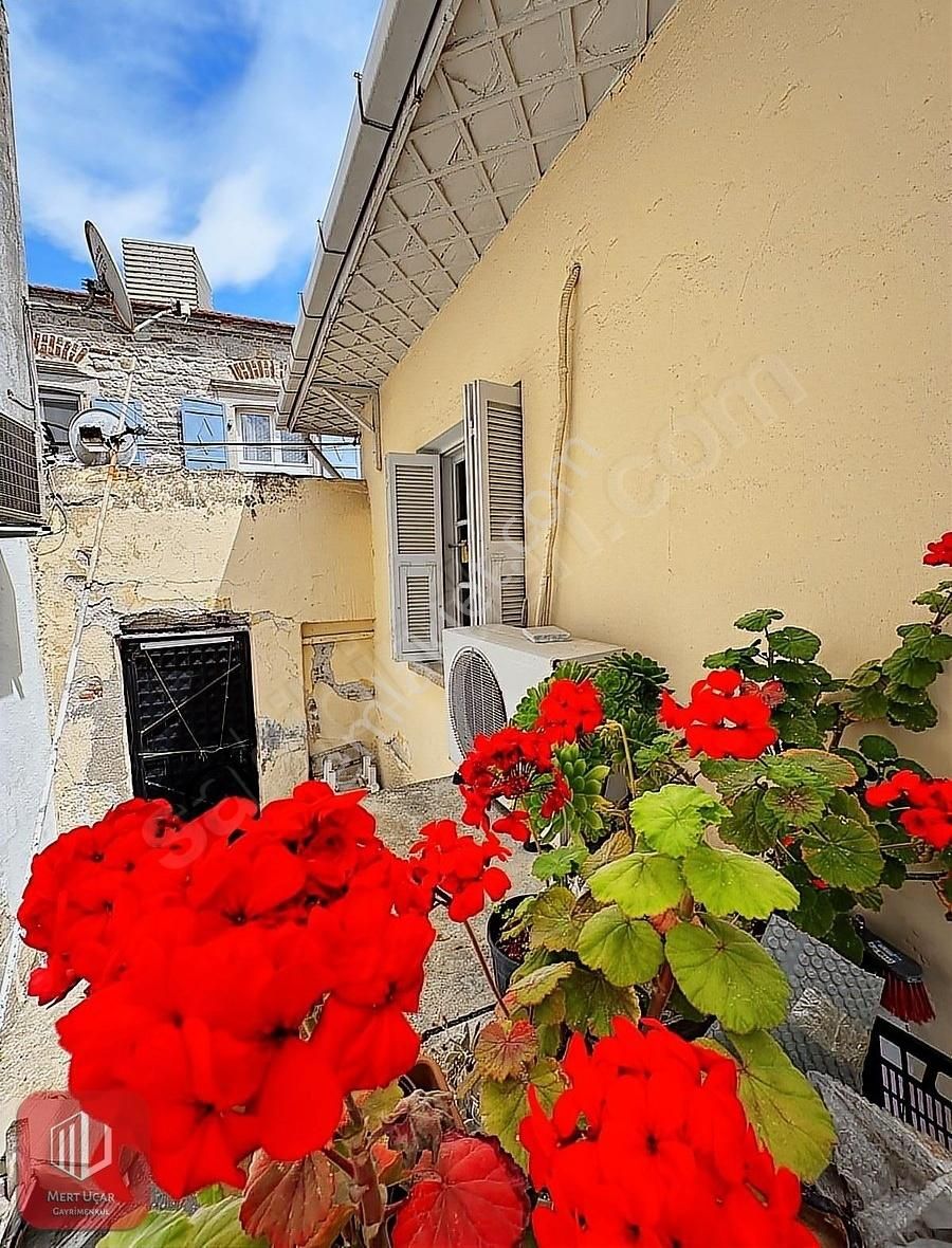 Mert Uçar'dan Satılık Eski Foça Merkez De Tek Katlı Müstakil Ev - Görsel 2