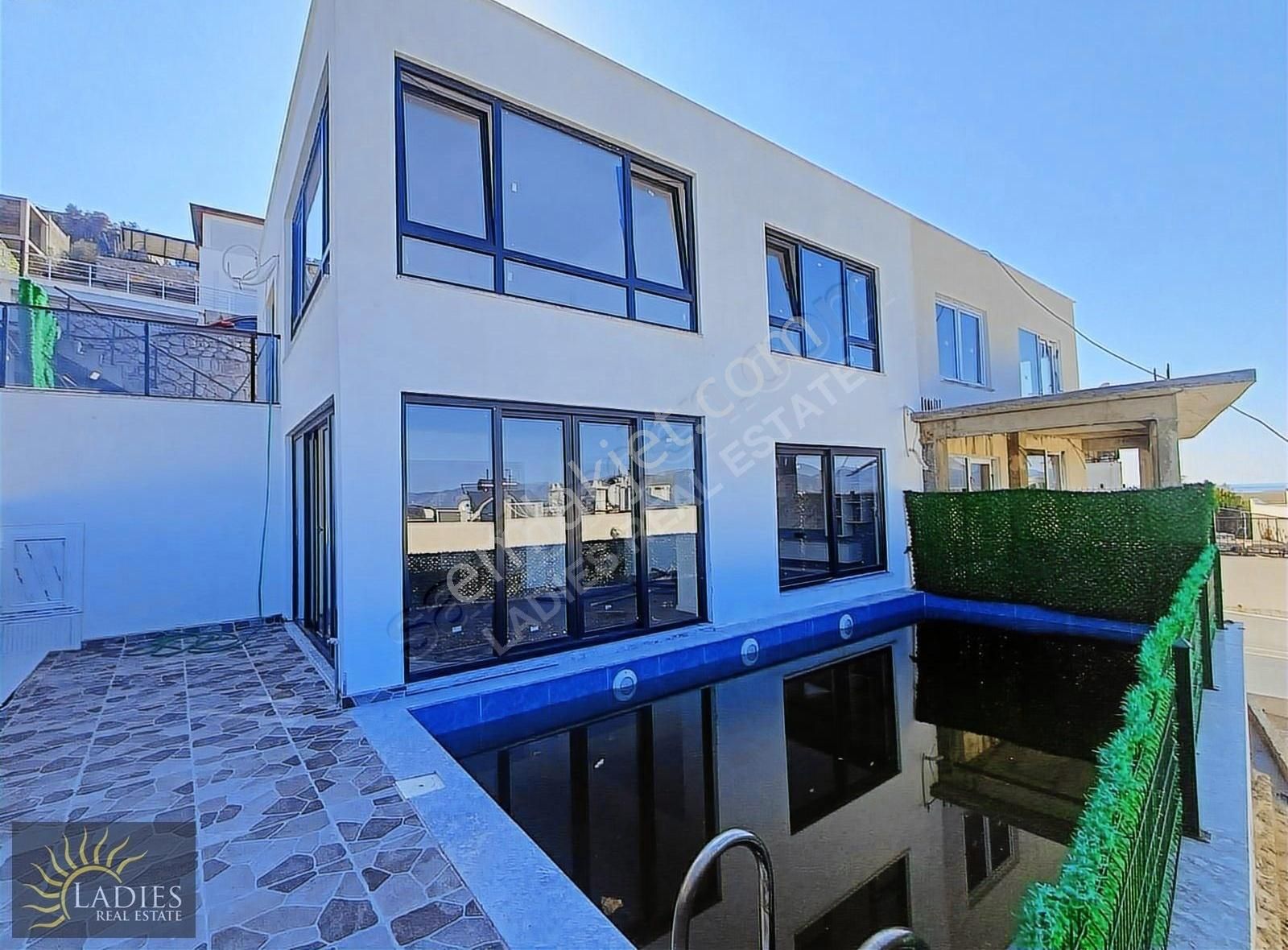 Dalaman Ve Deniz Manzaralı/ 3+1/havuzlu/ İkiz Villa/ladies Emlak