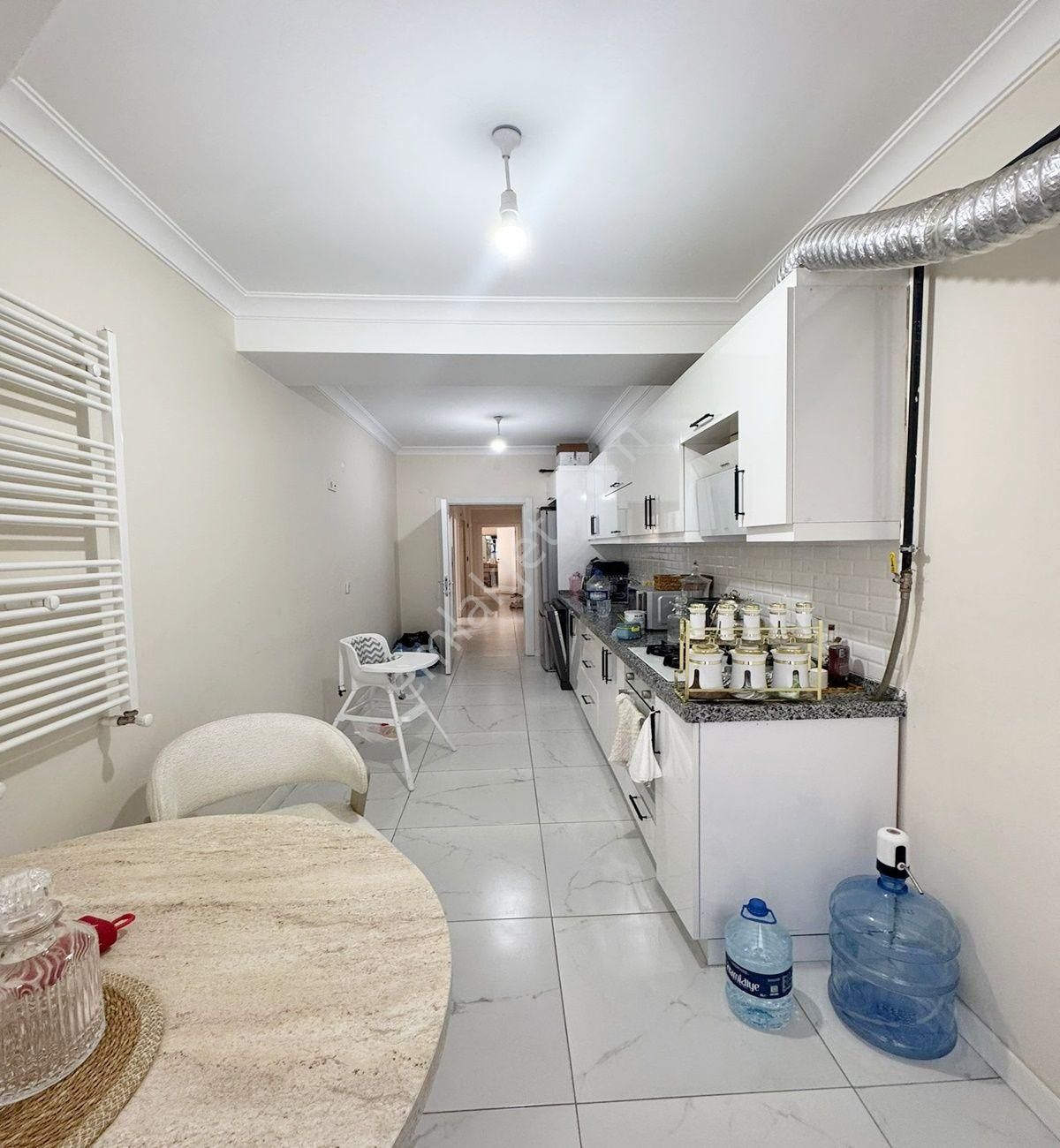 Avcılar Şükrübey Caddesinde Sıfır 3+1 Ara Kat Daire