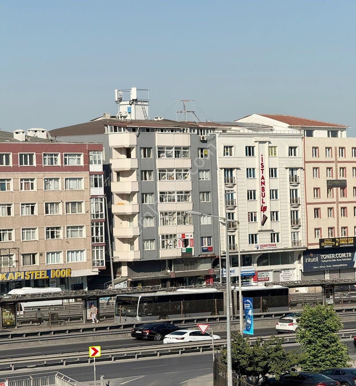 Avcılar Şükrübey Caddesinde Sıfır 3+1 Ara Kat Daire - Görsel 2