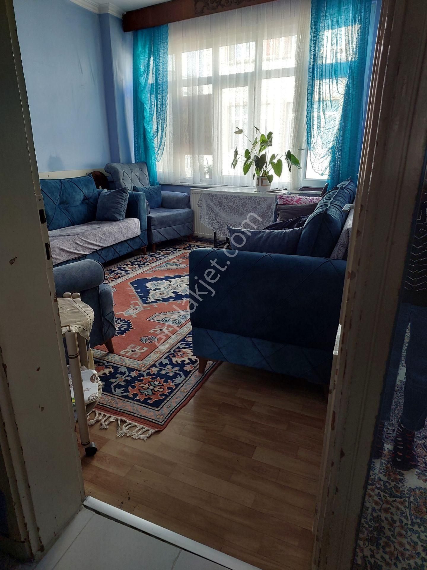Akşenden Fatih Çapa Küçükhamamda 3.ara Kat2+1 75m² Satılık Daire - Görsel 2
