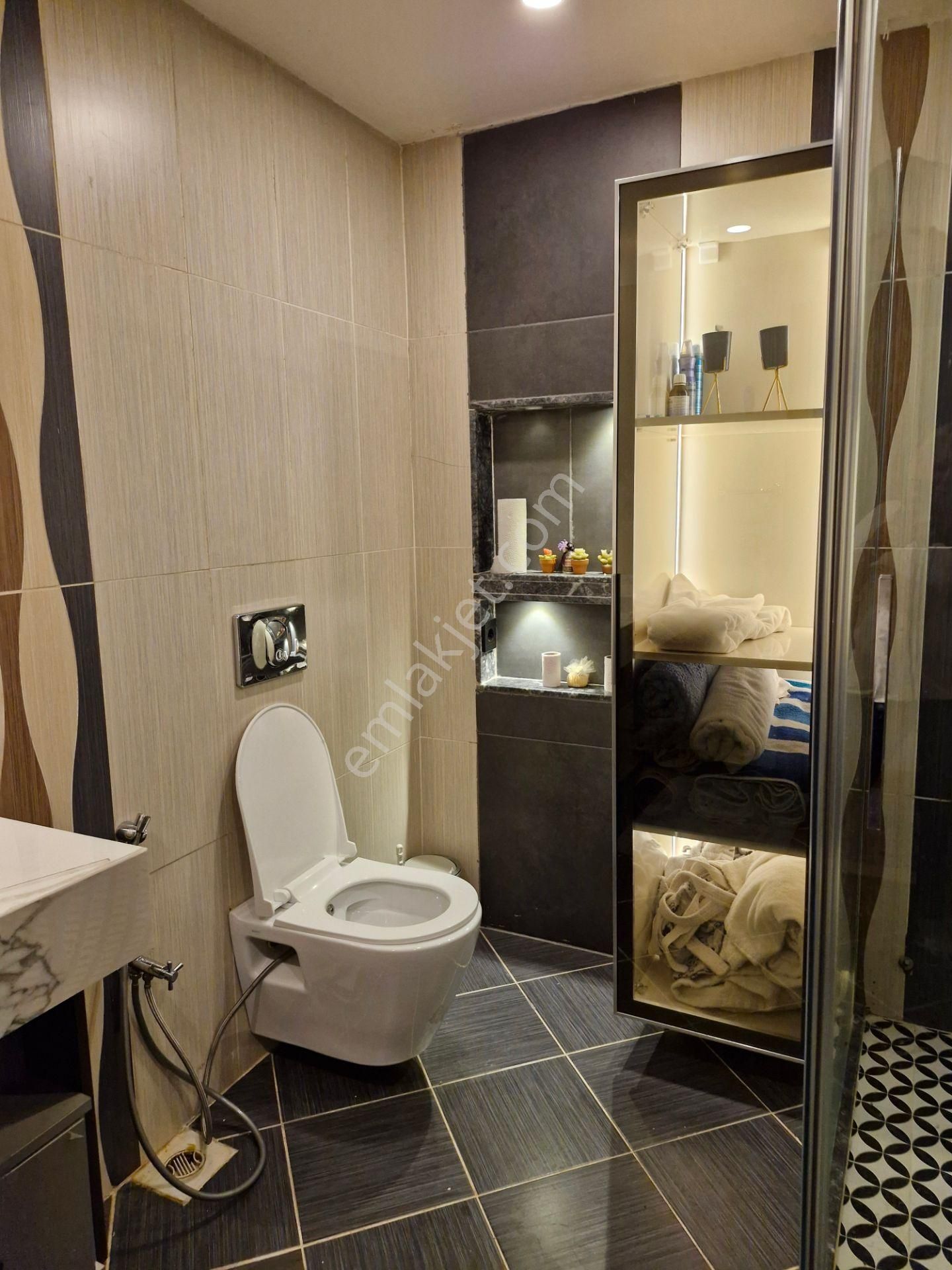 Akşenden Fatih Çapa Altımermer Caddesinin Emsalsizi 1.kat 200m² 3+1 Köşe Cephe - Görsel 24