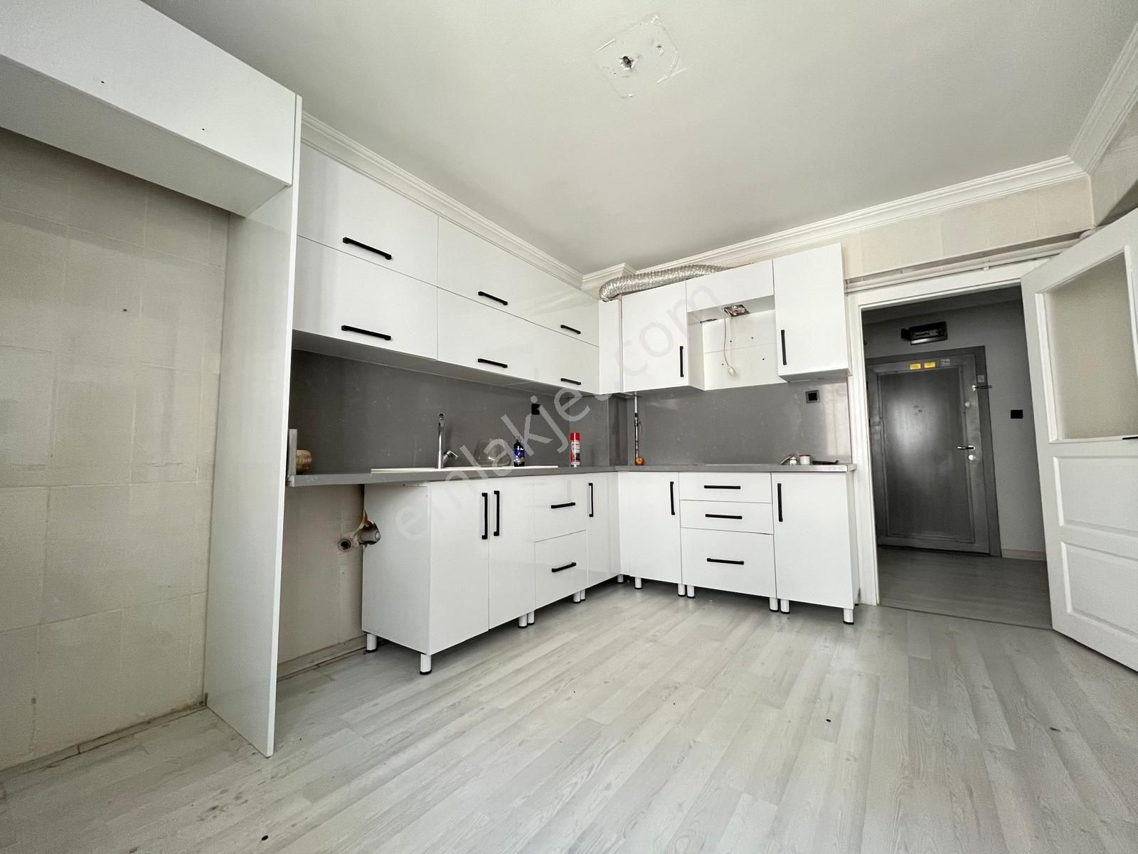 H.gazi Ptt Yakını Asansörlü 1.kat 3+1 130m2 Full Yapılı Masrafsız Çarşıda Daire