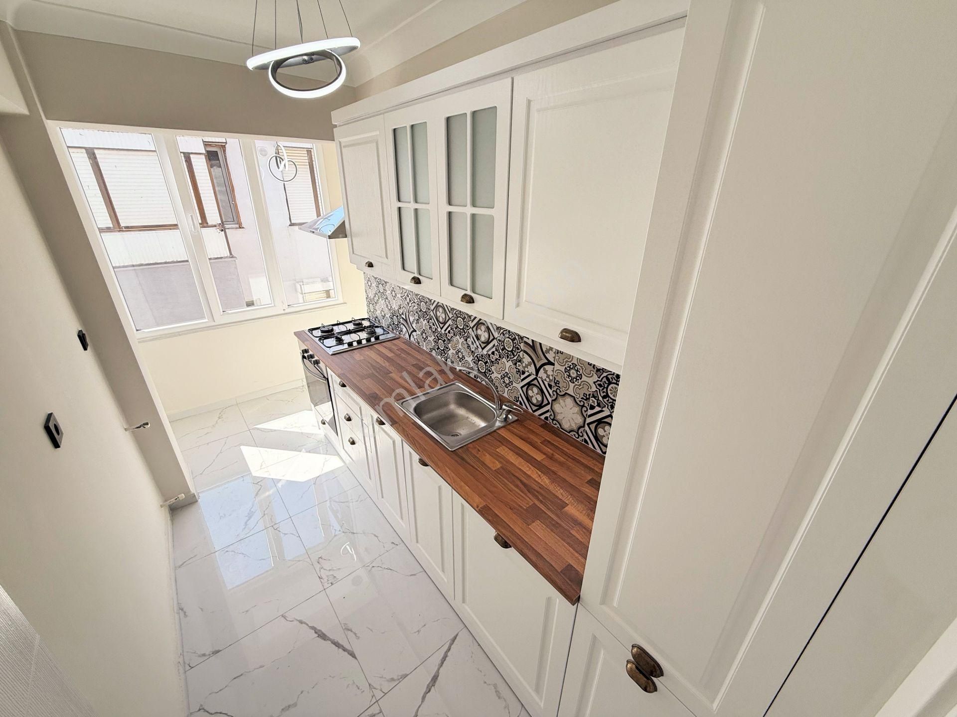 Utkudan Akçay Merkezde Ön Cephe Lüks Tasarımlı 2+1 Satılık Daire
