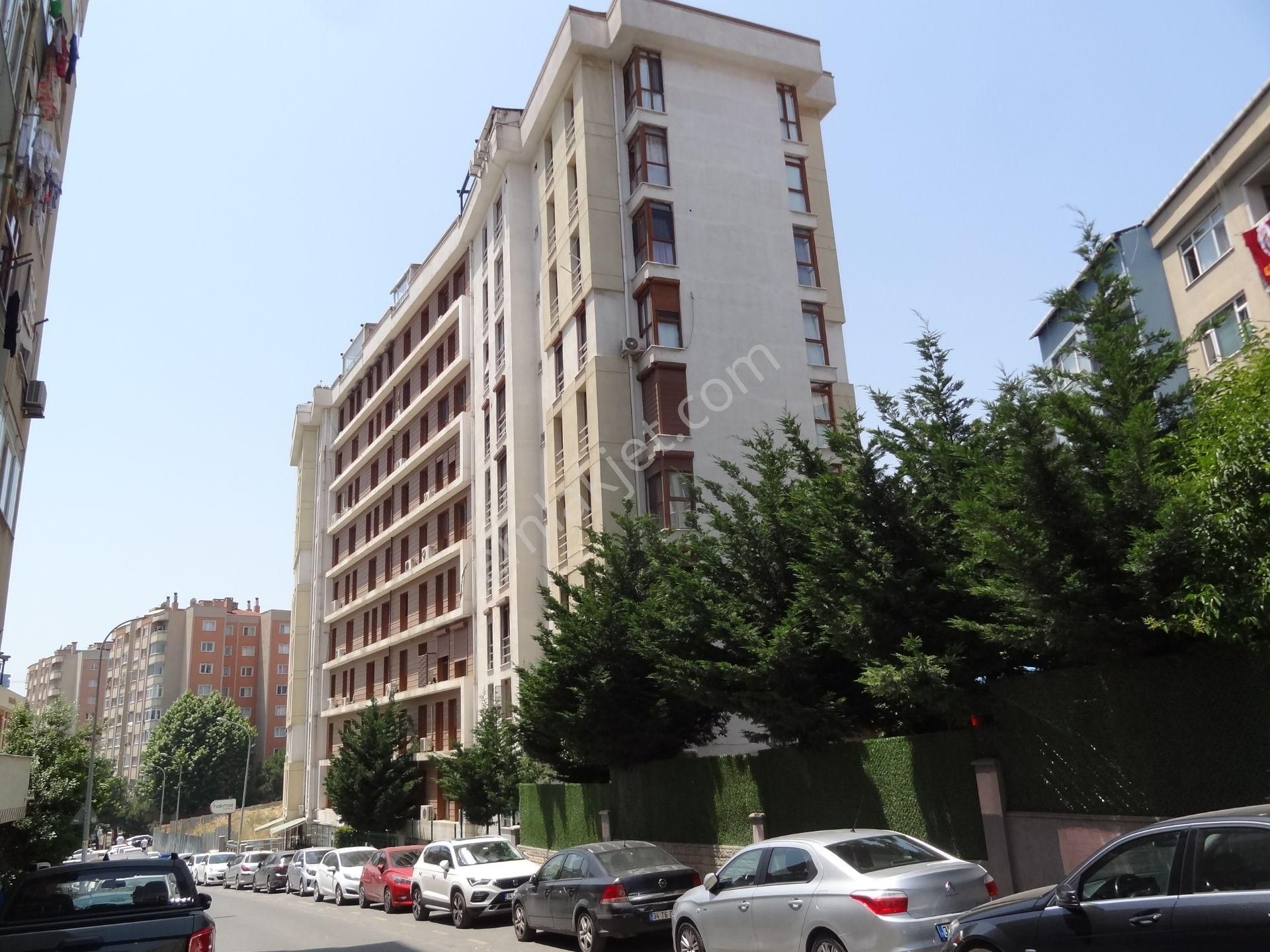 Ünalan Metro-metrobüs Yakını Genç Apt.satılık Daire 3+1,120m2.