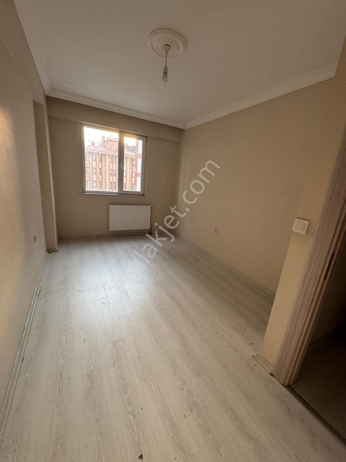 Sıhke Caddesinde Satilik 2+1 Daire
