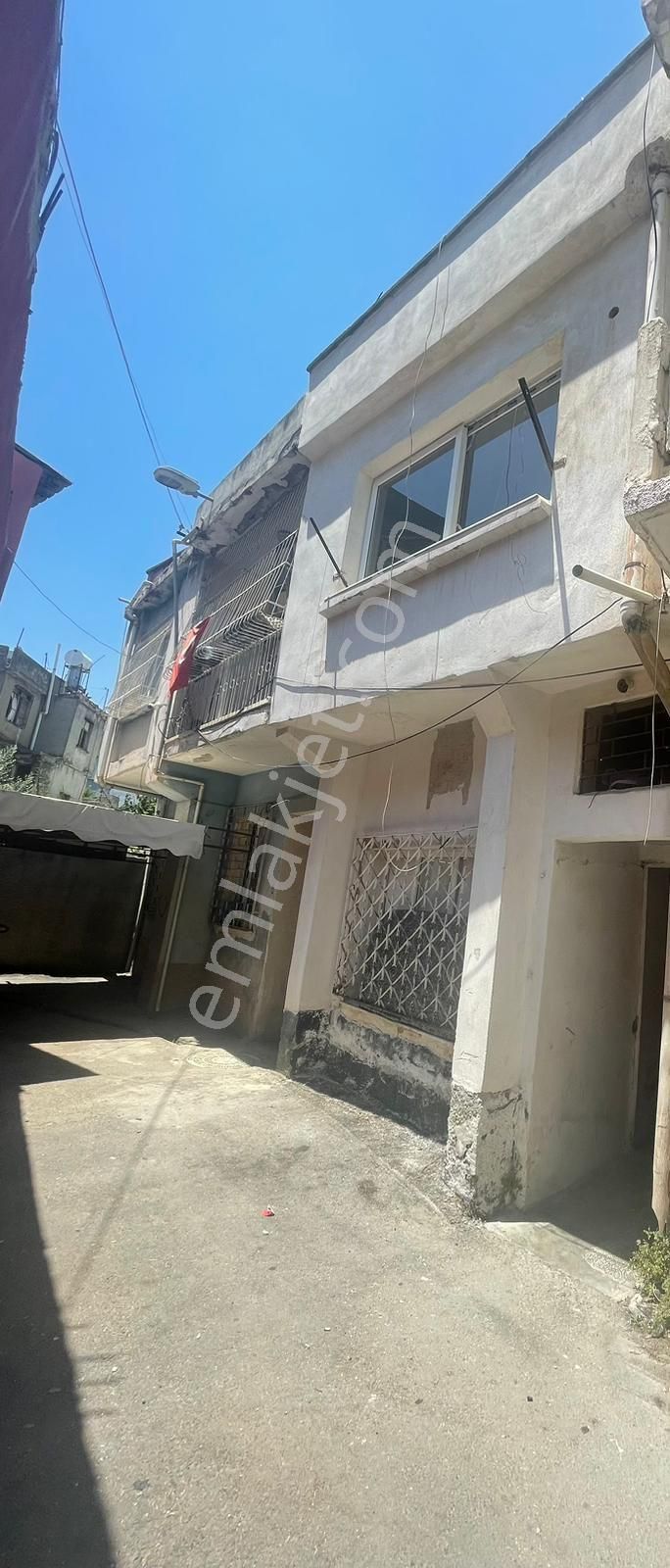 Eski Nufüs Dairesi Civarında Yeni Trafiğin Orda Mestanzade Debboy Caddesi Yürüme Mesafesinde