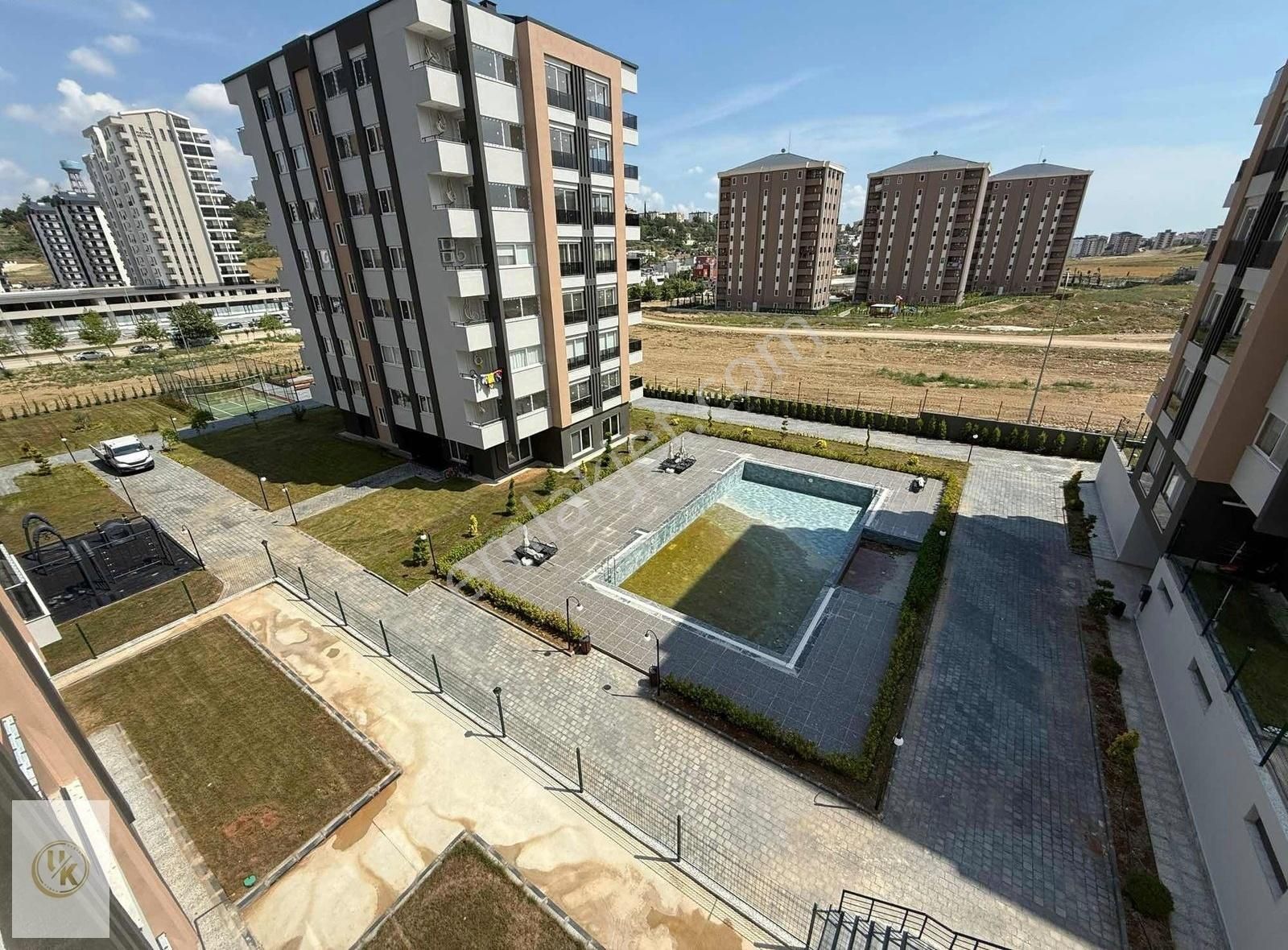 Kabasakal'da İzzet Oklu İnş. Sıfır Site 4+1 Havuz Güvenlik İskan