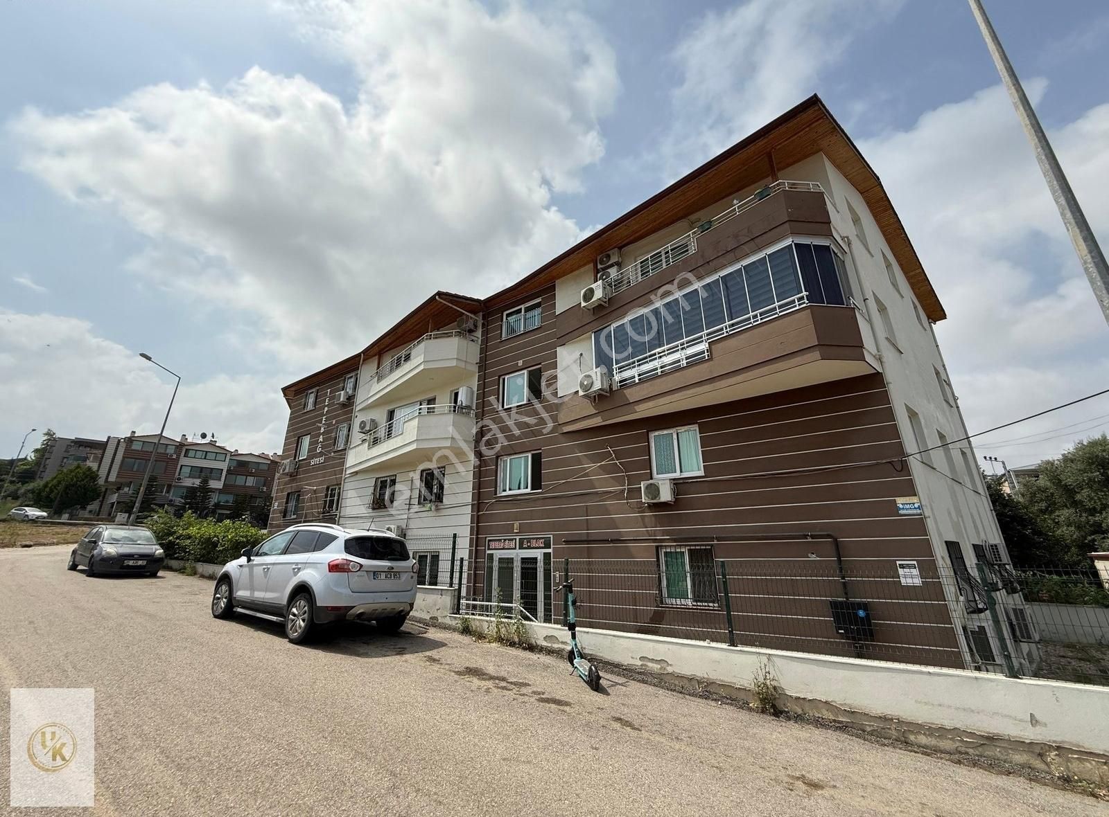 Karslılar'da Yatay Mimarı Az Katlı Full+full Eşyalı 2+1 Daire!c