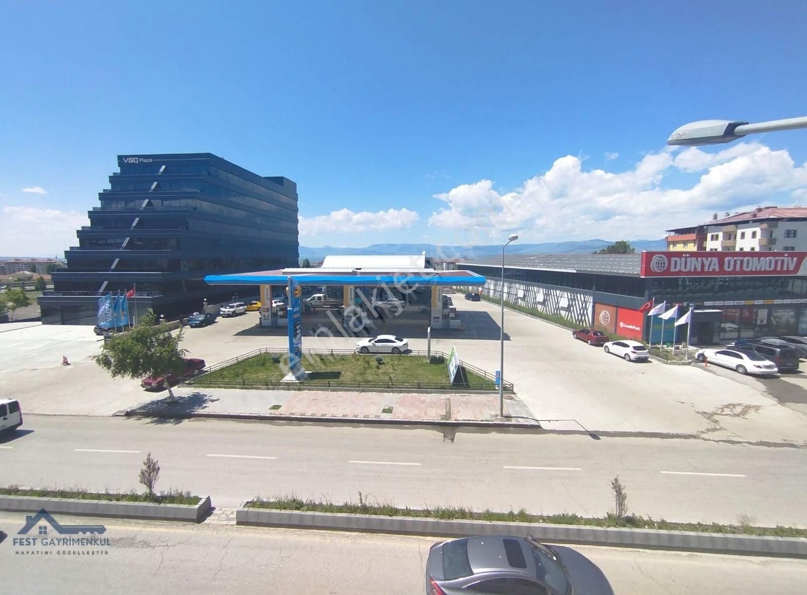 50. Yıl Caddesinde 4+1 Satılık Daire