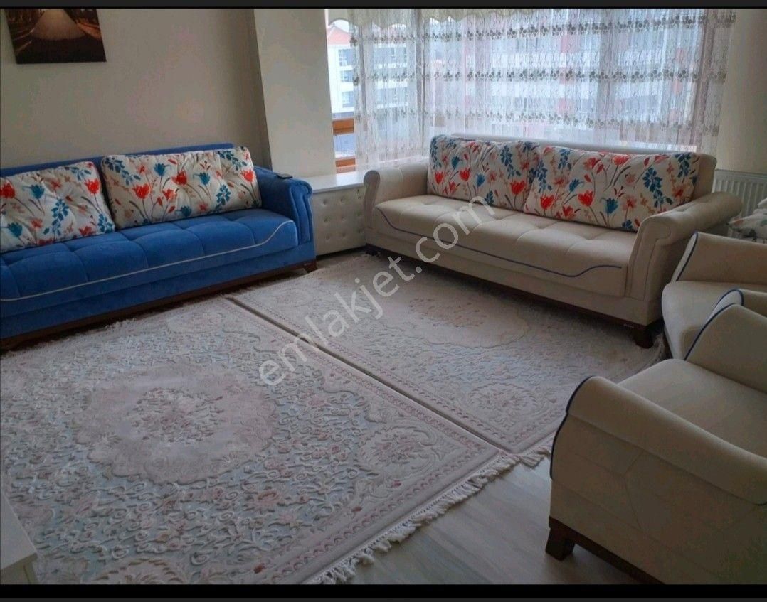 Tüm Odaları Ve Balkonu Caddeye Bakan Cadde Üzeri Güney Cephe 2+1