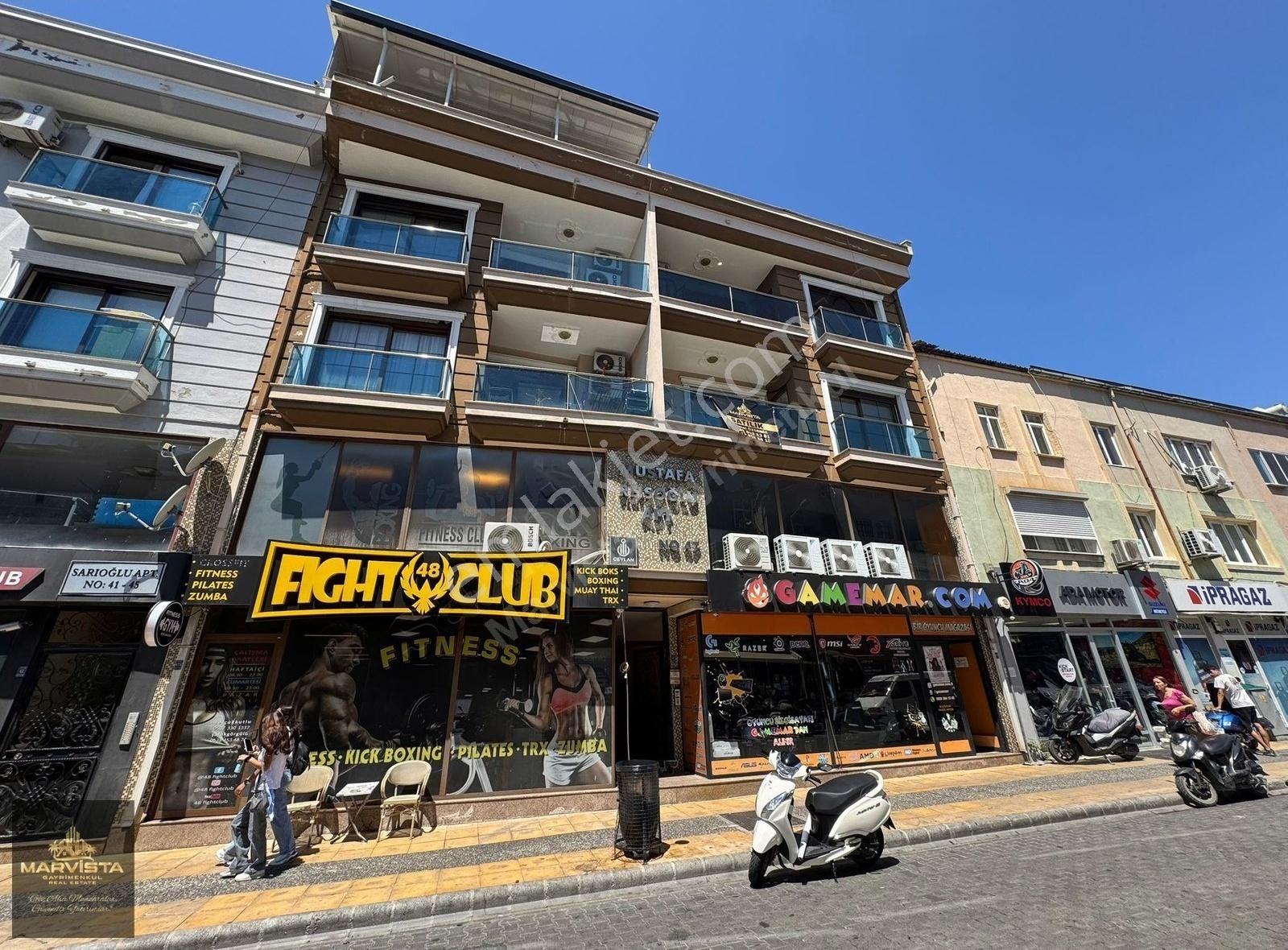 Marmaris Tepe Mahallesinde Ön Cephe, Asansörlü Genç Binada 2+1
