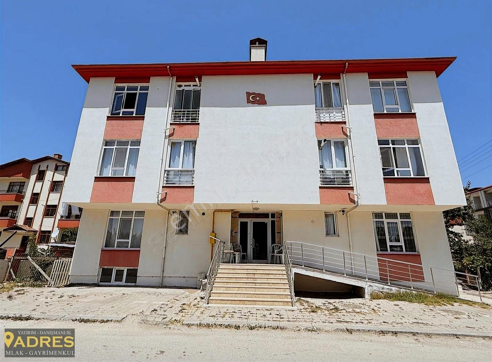 Adres Gayrimenkul Den Satılık 1+1 Daire
