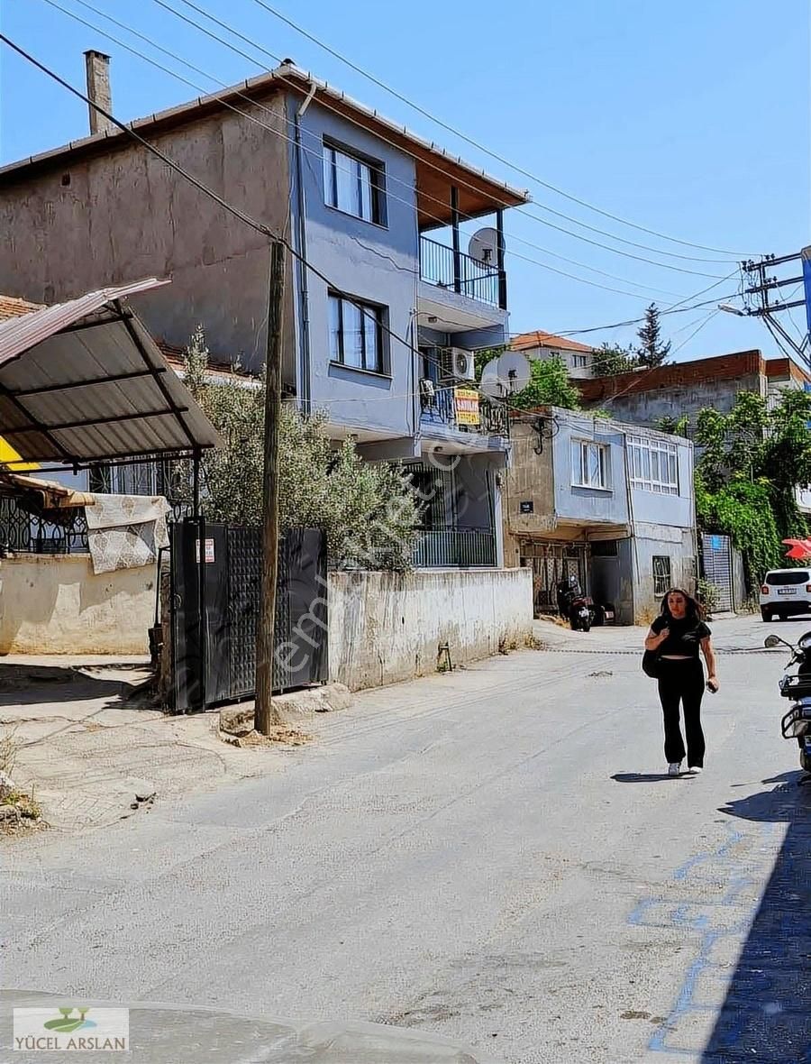 Bayraklı Yamanlarda Satılık Ara 2+1 Doğalgazlı Daire