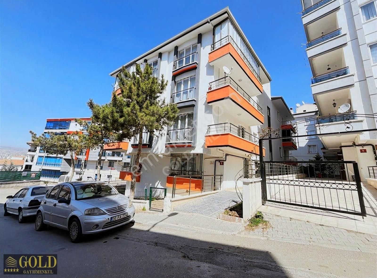 Gold Emlaktan Ayvalı Sonu Yatırıma Uygun Masrafsız Acil 2+1daire