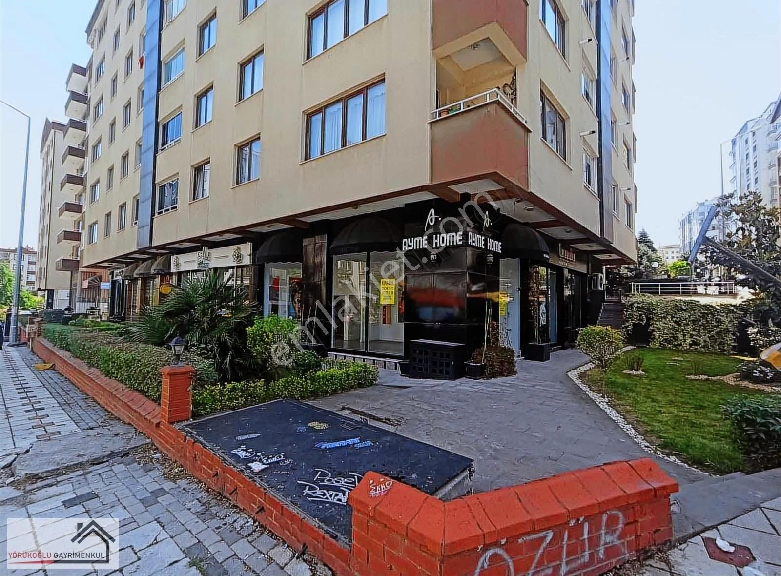 İhsaniye İsmetiye Caddesi Merkezi Konumda Kiralık Dükkan