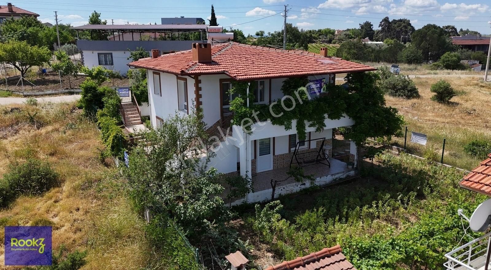 Yunusemre Küçüksümbüller'de 392 M2 Arsa Üzerinde 2 Katlı Villa