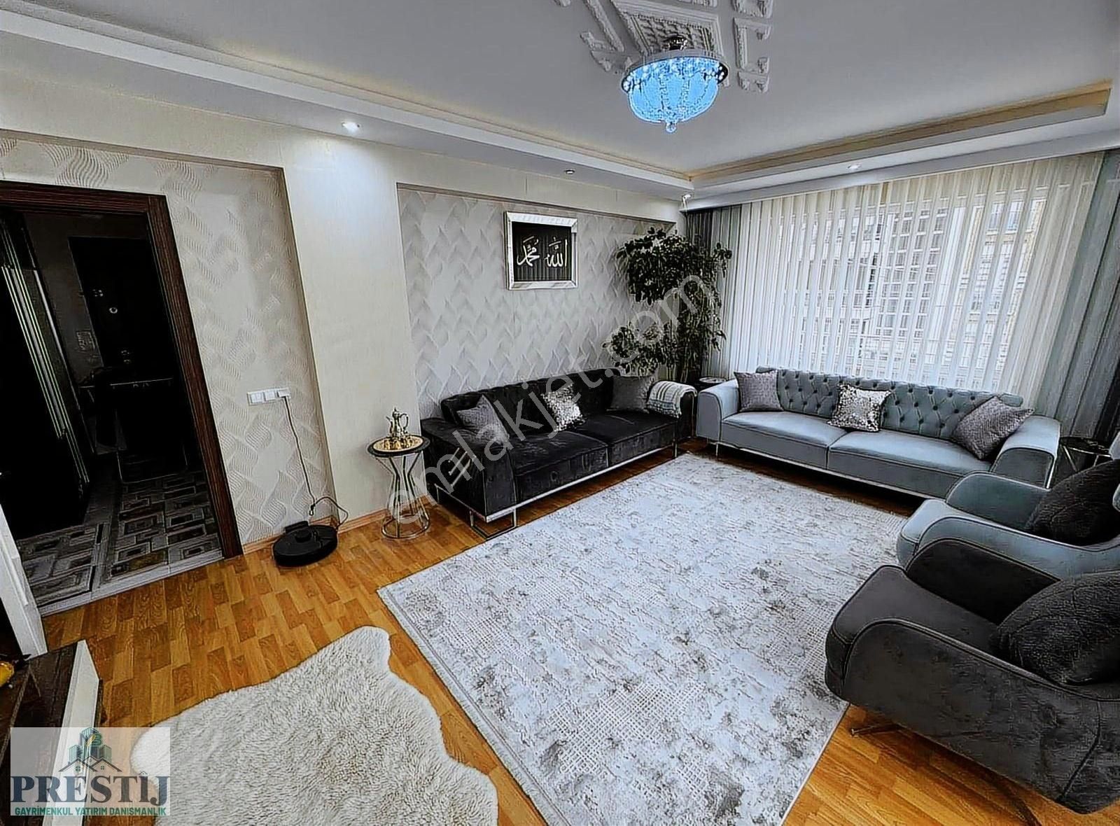 Şeh Şamil Bulvarına 100m Mesafede Arakat 4+1 Daire