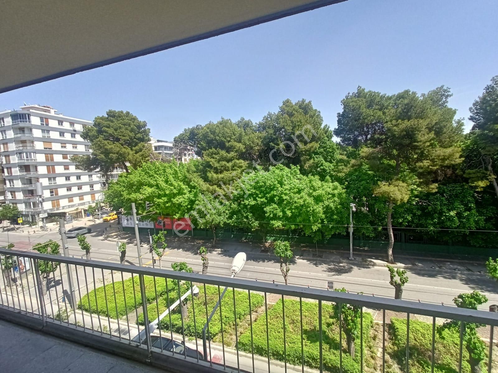 Alsancak' Taönü Açık Fuar Manzaralı , Ferah 3+1 Satılık Daire