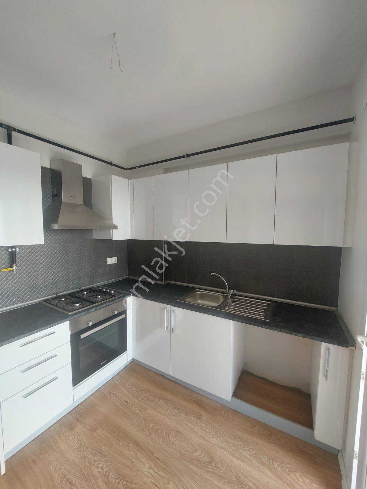 Yeşiloba’da 7/24 Güvenlikli Havuzlu Sitede Geniş 2+1 Lüks Yaşam Fırsatı!