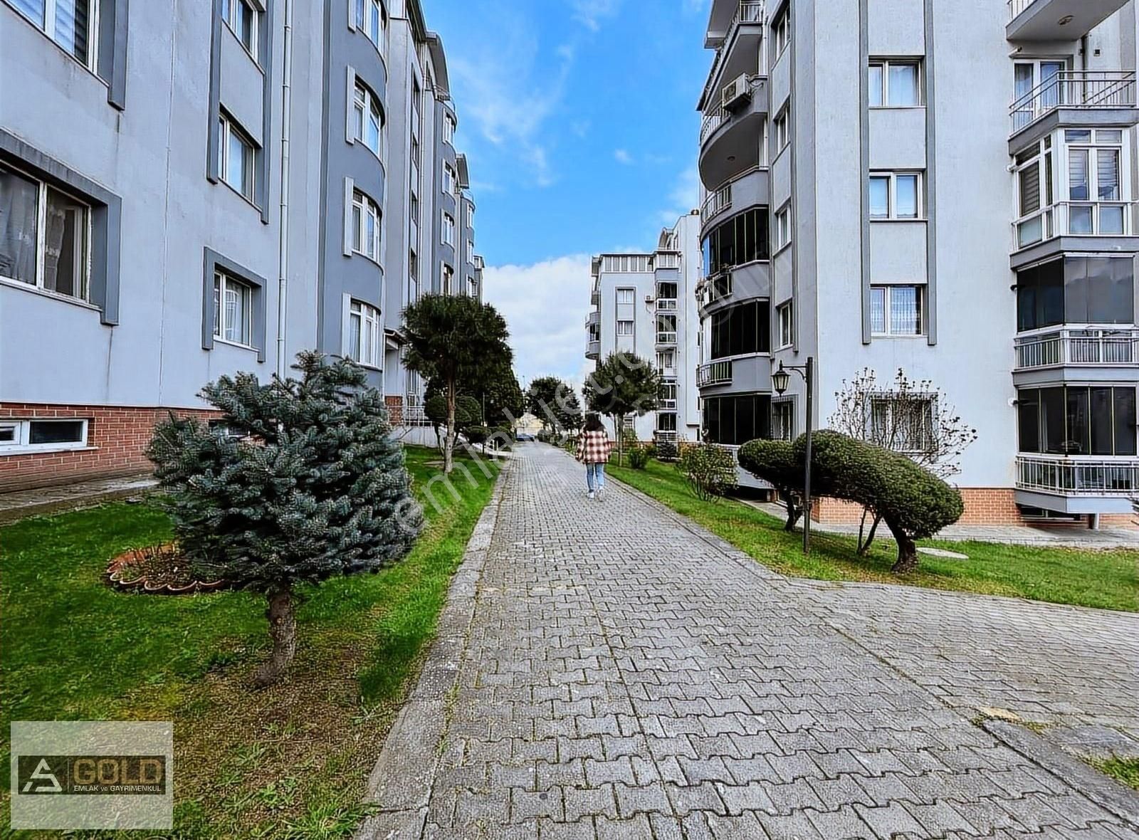 Bahçeşehir Boğazköy'de Satılık 7+2 Dublex Daire