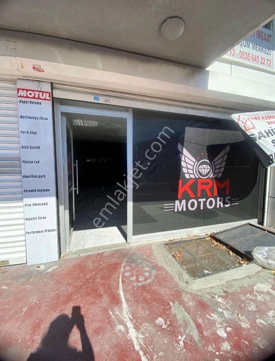 Caddeüstünde Düzayak Kiralık Dükkan