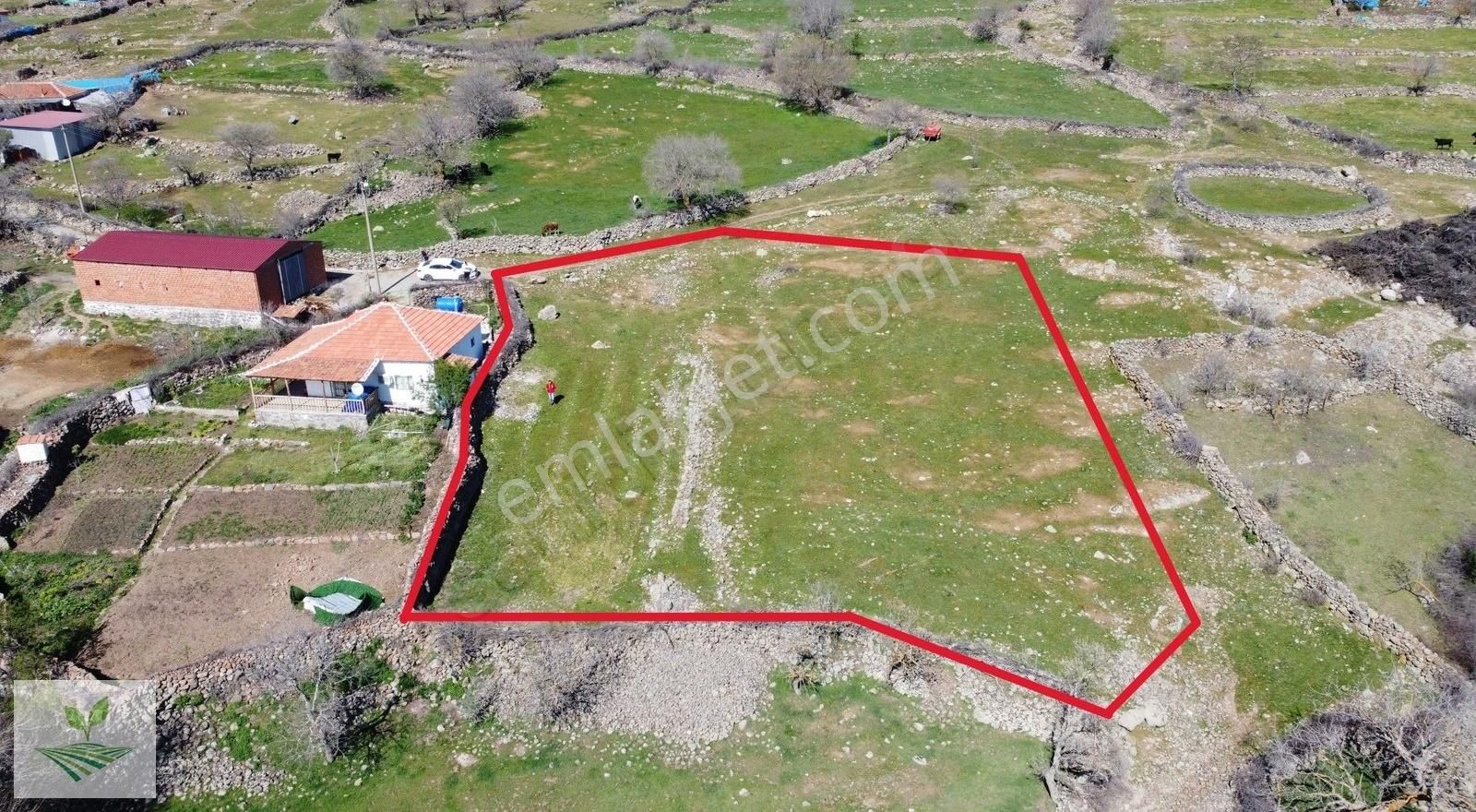 Bergama Öksüzler Satılık Konut İmarlı 3 Parçaya Bölünebilen Arsa