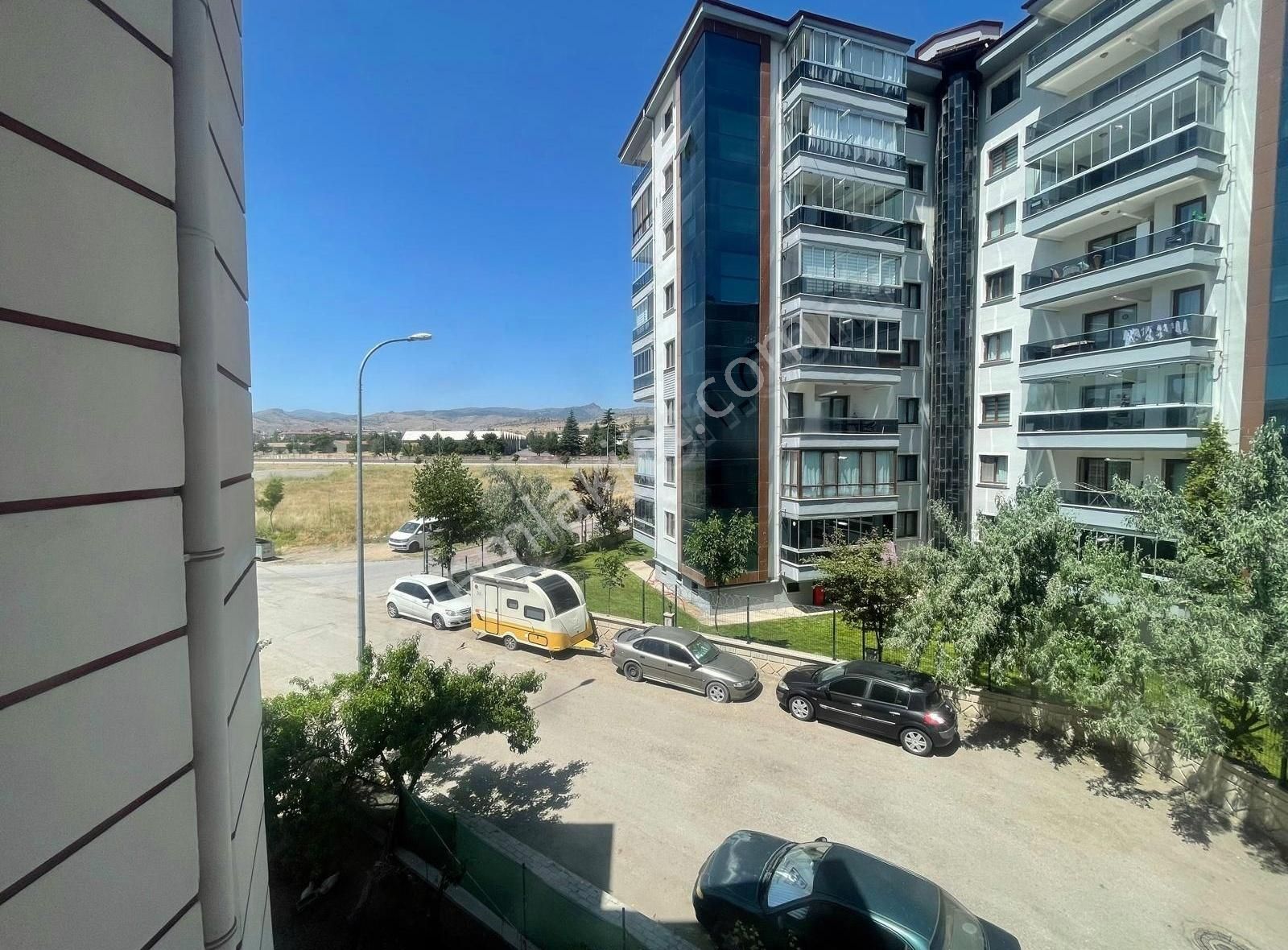 Kulaç Emlaktan Satılık Daire 3+1 130 M2 Ara Kat