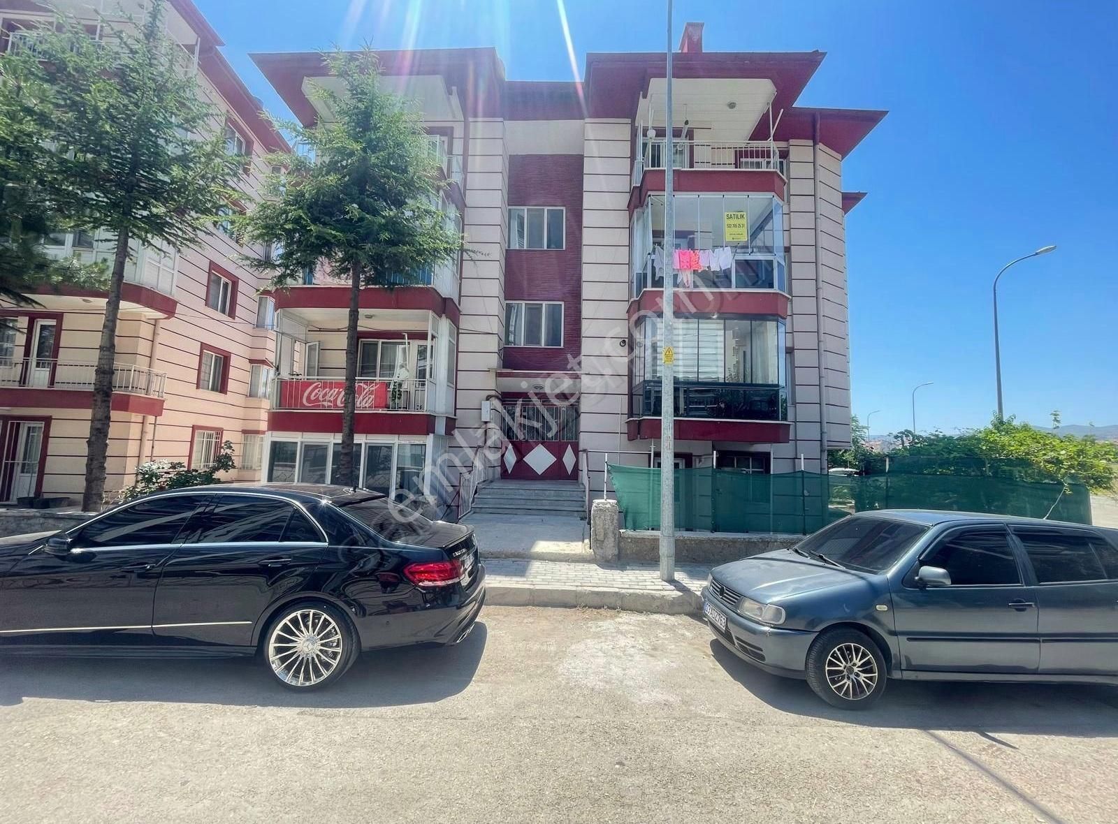 Kulaç Emlaktan Satılık Daire 3+1 130 M2 Ara Kat