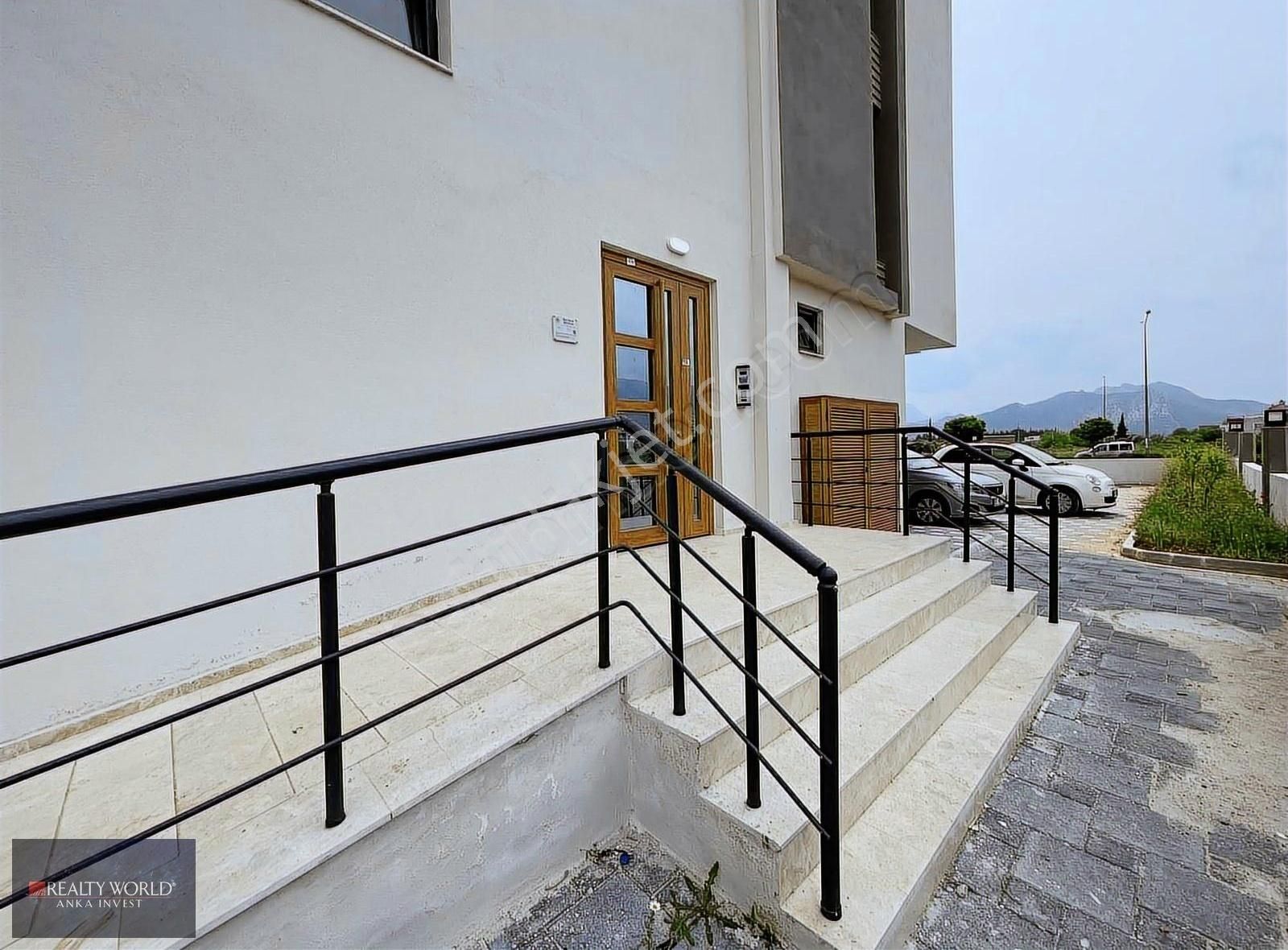 Realty World'dan Merkezi Konumda Arakat 1+1 Geniş Daire