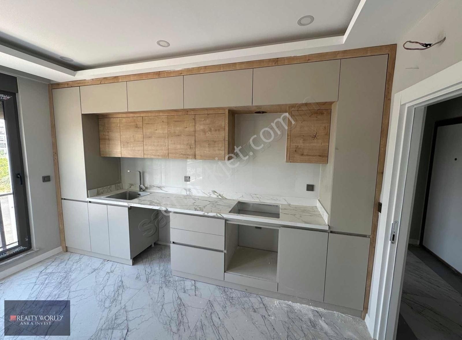 Realty World Anka Dan Bahçeyada Ebeveyn Banyolu 3+1 Sıfır Daire