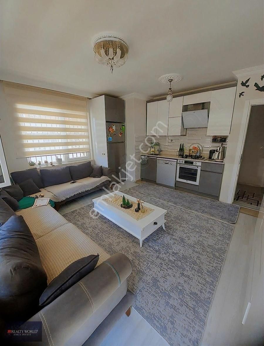 Fiyat Düştü Havuzlu Sitede Komple Yenilenmiş 2+1 Daire Konyaaltı